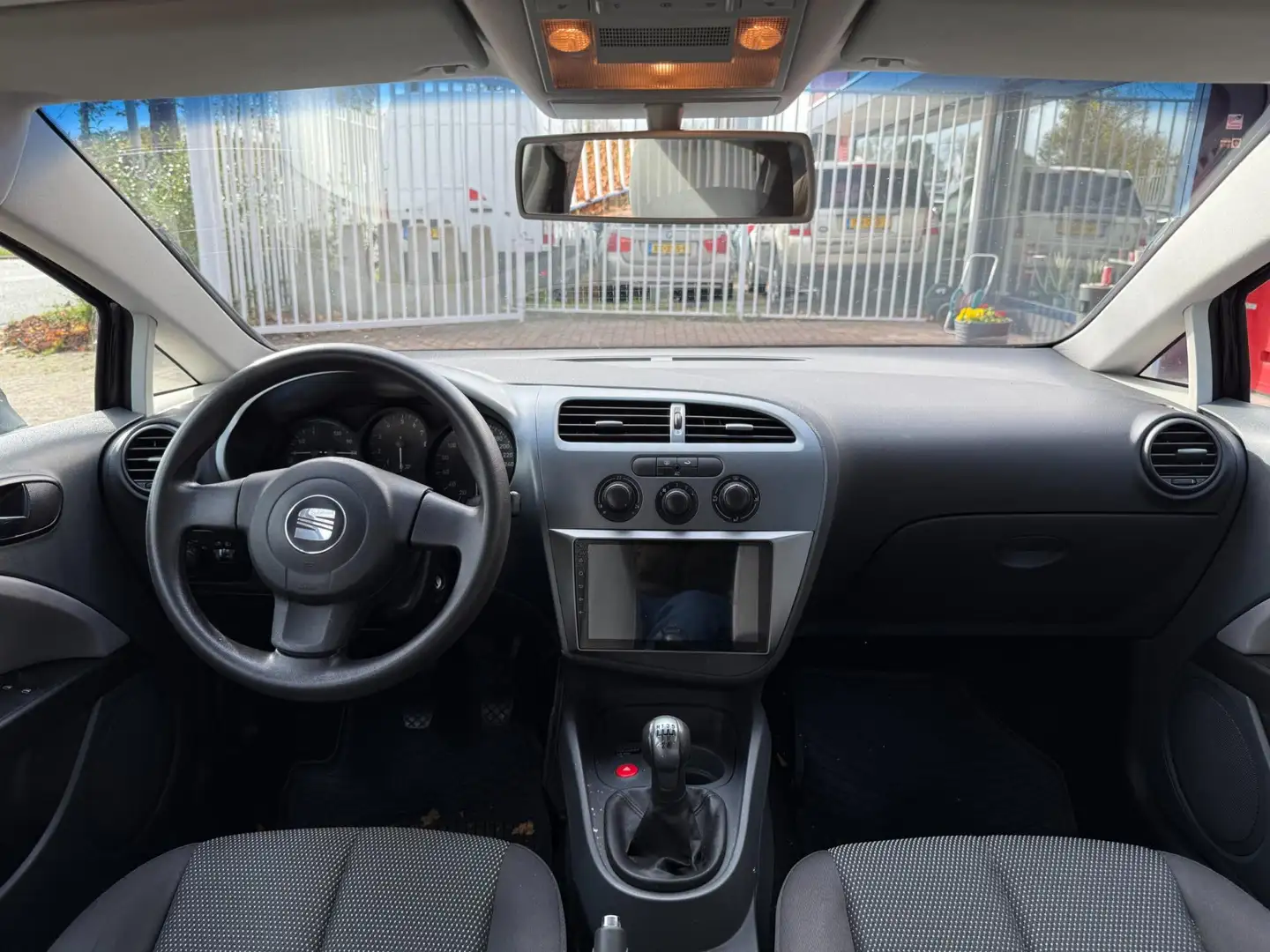 SEAT Leon 1.6 Reference | Bluetooth | Airco | 1 jaar APK Zwart - 2