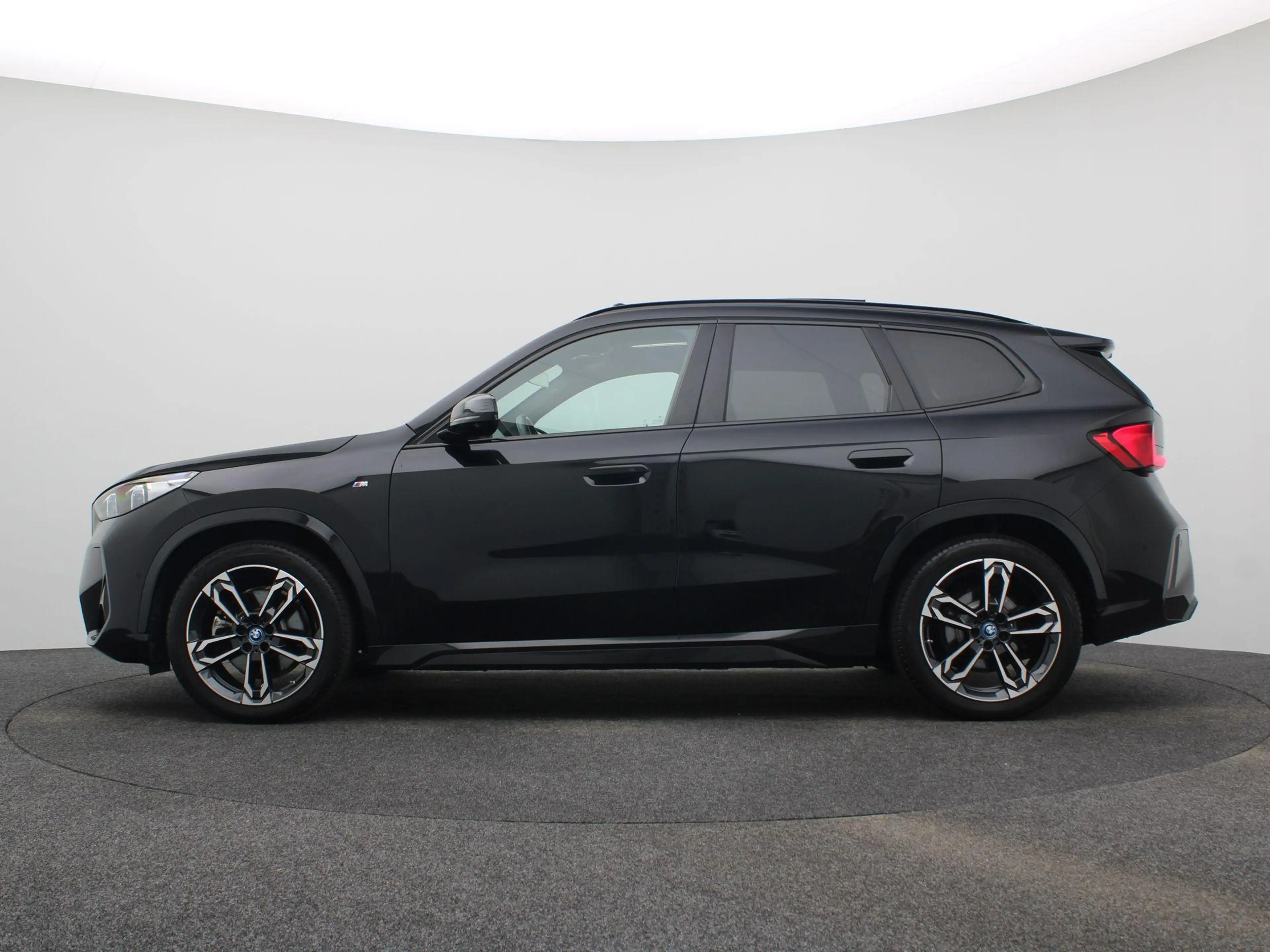 BMW iX1 xDrive30 | M Sport | Trekhaak | Comfort pakket | D — photo 2