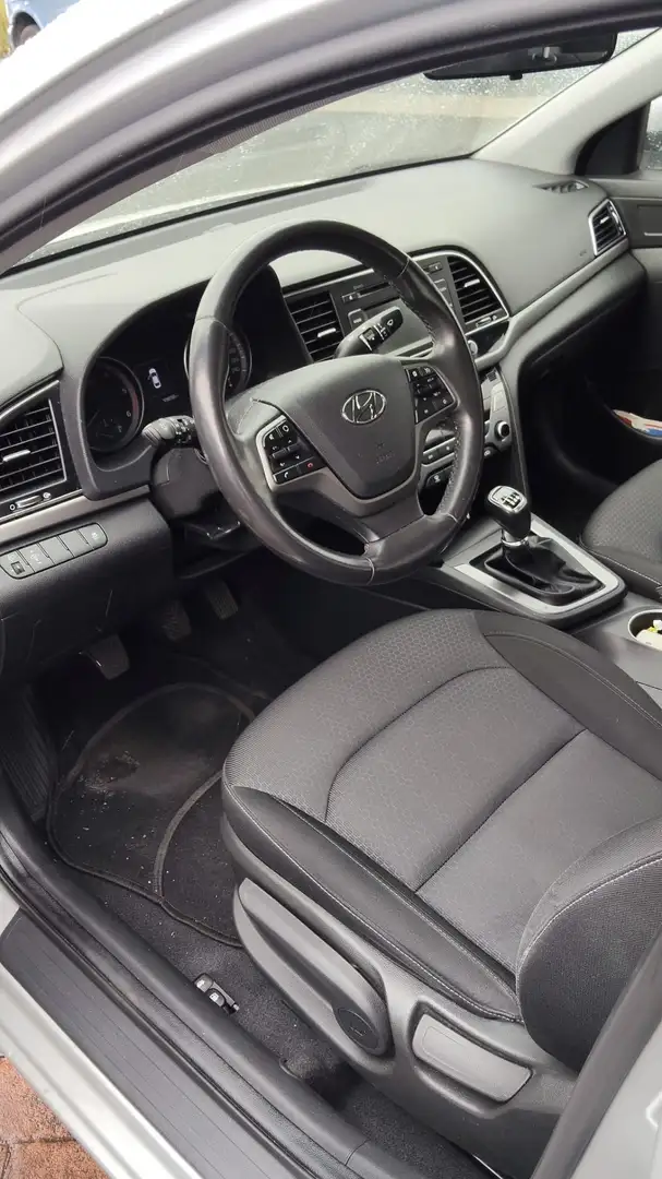 Hyundai ELANTRA Elantra 1.6CRDi Tecno 136 Tecno Plateado - 2