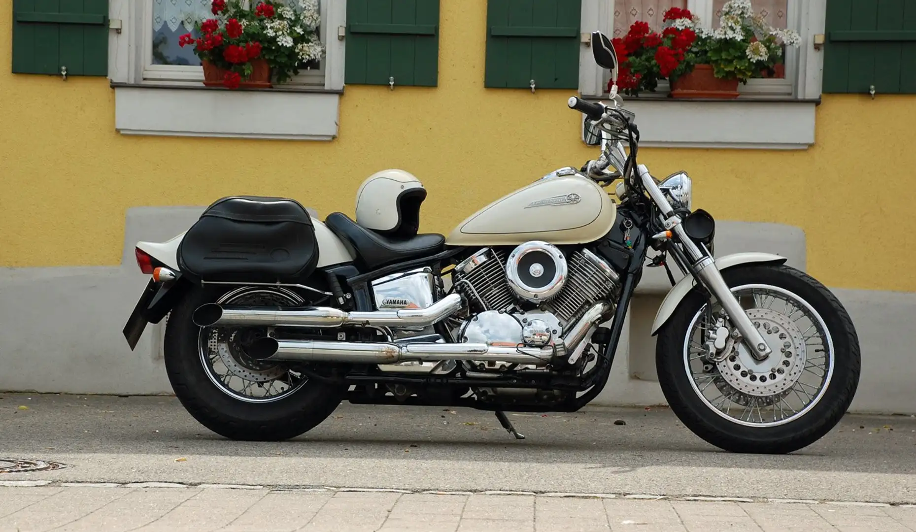 Yamaha XVS 1100 Drag Star "Mary" Bej - 1