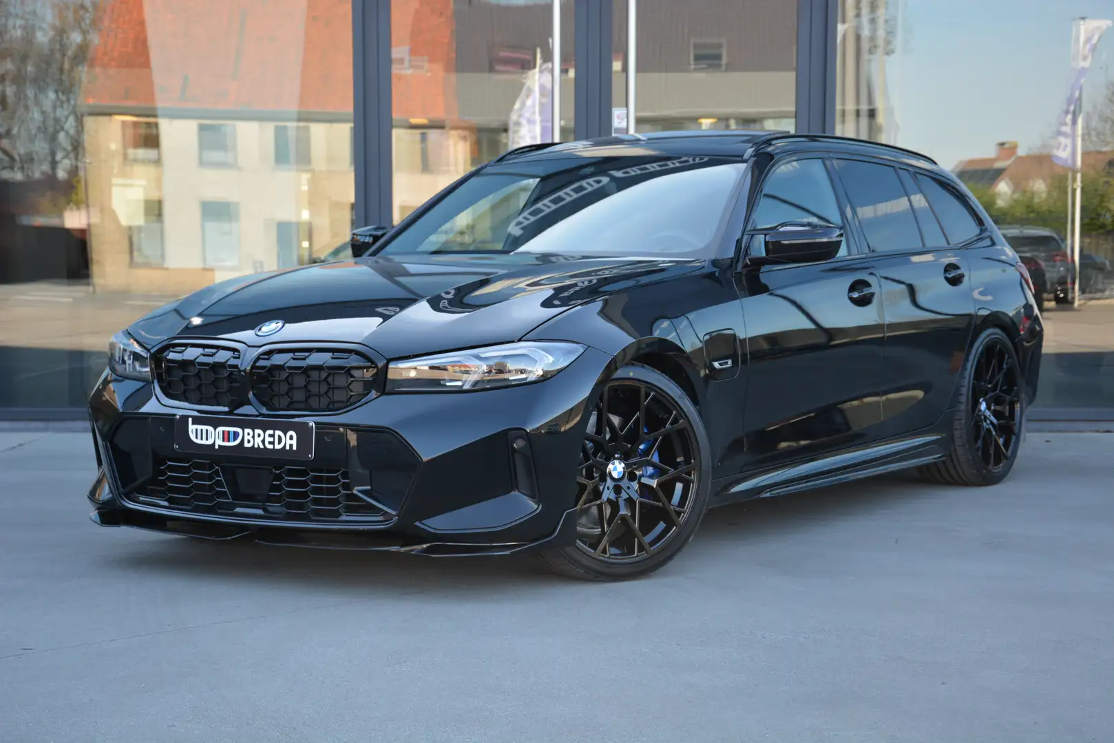 BMW 330 e Touring M-Performance/M-Seats/Pano/HUD/HarmanKardon Negro - 2