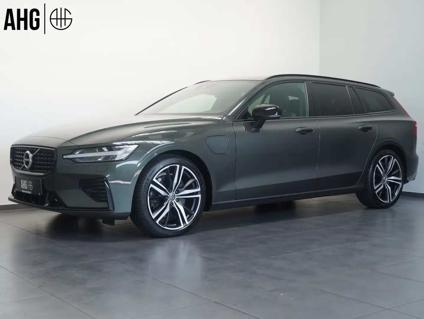 Volvo V60 T8 AWD Recharge Plug-In R Design Grey - 1