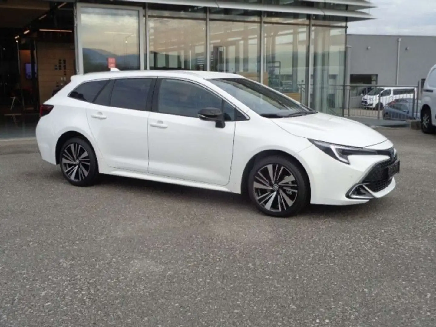 Toyota Corolla 1,8 Hybrid Touring Sports Active Drive *weiß Weiß - 2