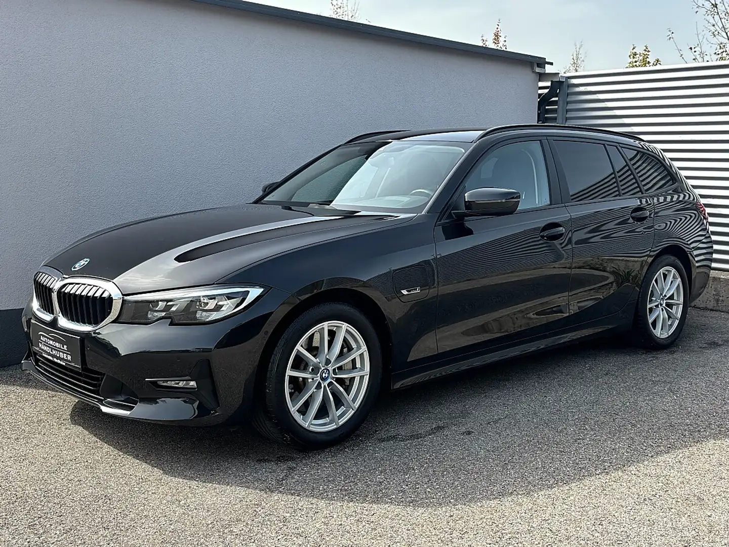 BMW 330 e Touring Aut. SPORT/AHK/ALARM/PARKASS/LED/LIVE... Schwarz - 1
