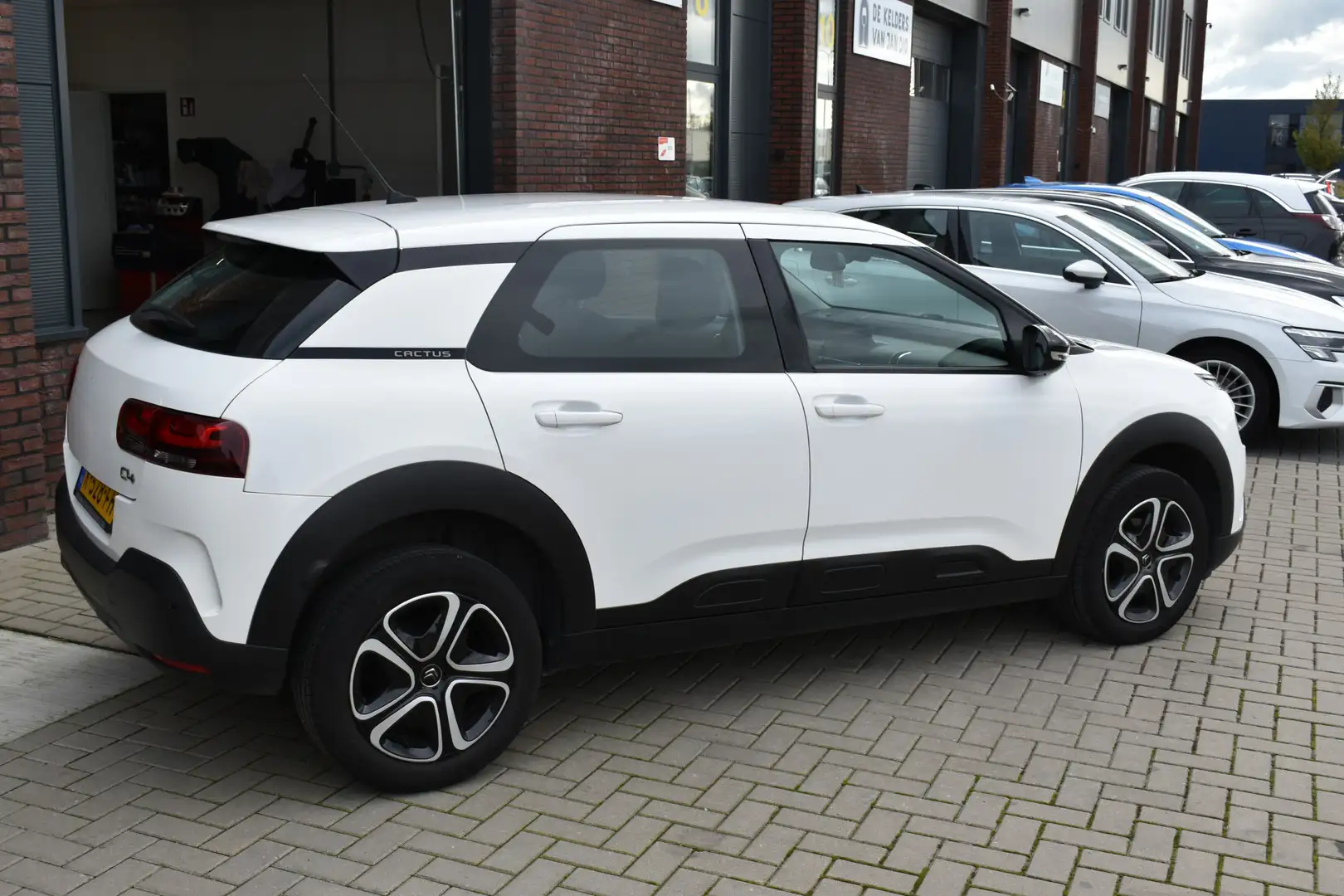 Citroen C4 Cactus 1.2 PureTech Business €5750 netto export price Blanc - 2