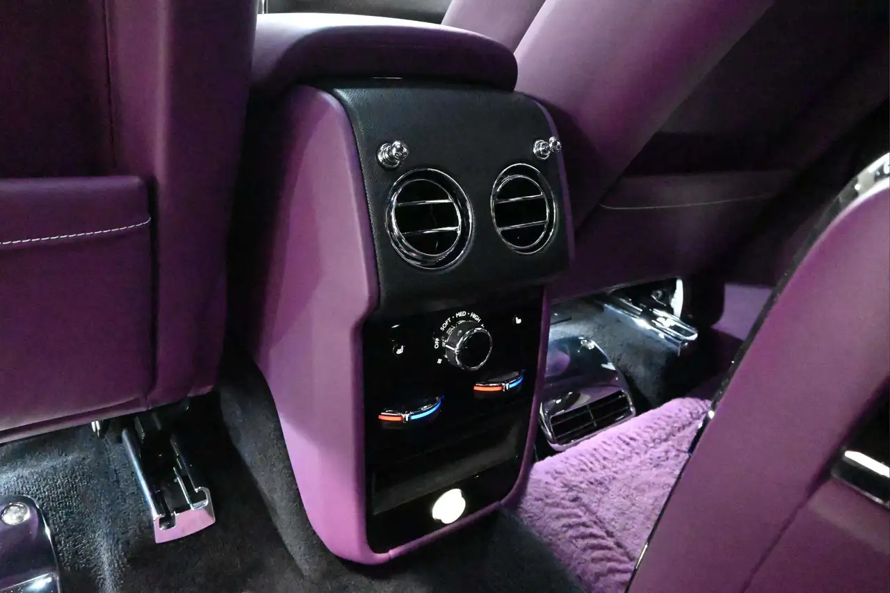 Rolls-Royce Cullinan снимка Rolls-Royce Cullinan