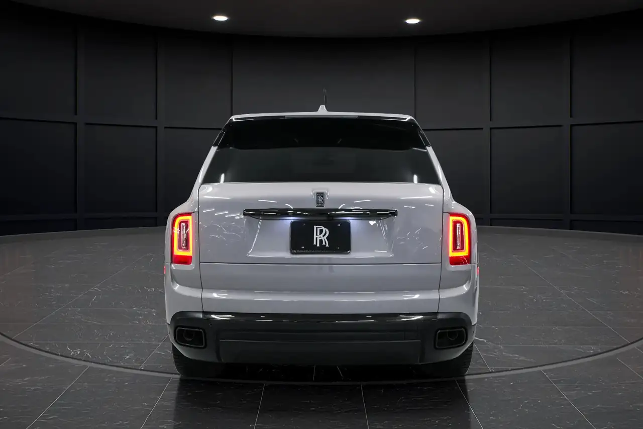 Rolls-Royce Cullinan снимка Rolls-Royce Cullinan