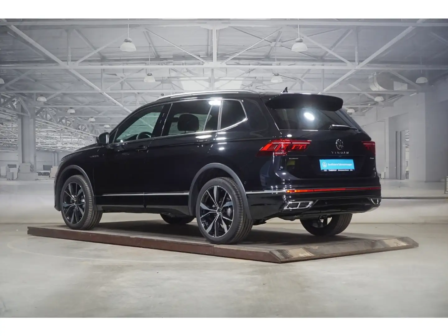 Volkswagen Tiguan Allspace R-Line 2.0 TDI 4M Standhz 360- Schwarz - 2
