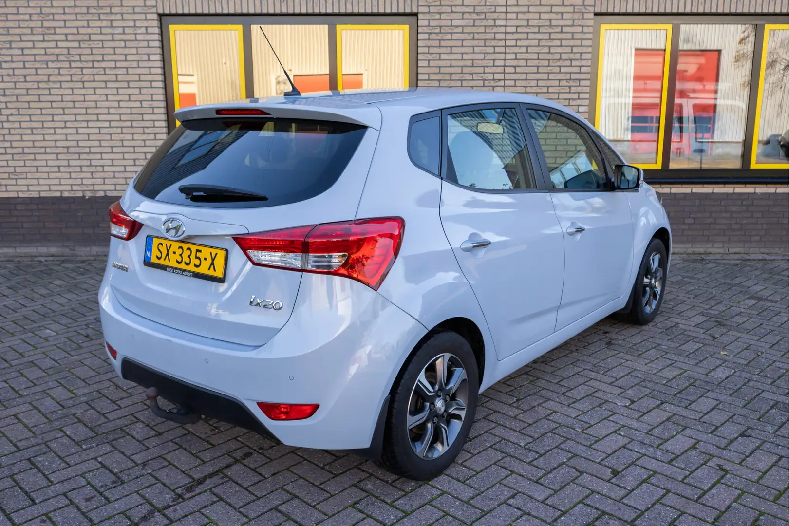 Hyundai iX20 1.6i Go! Automaat Camera, Navi, Airco, Cruise Grijs - 2