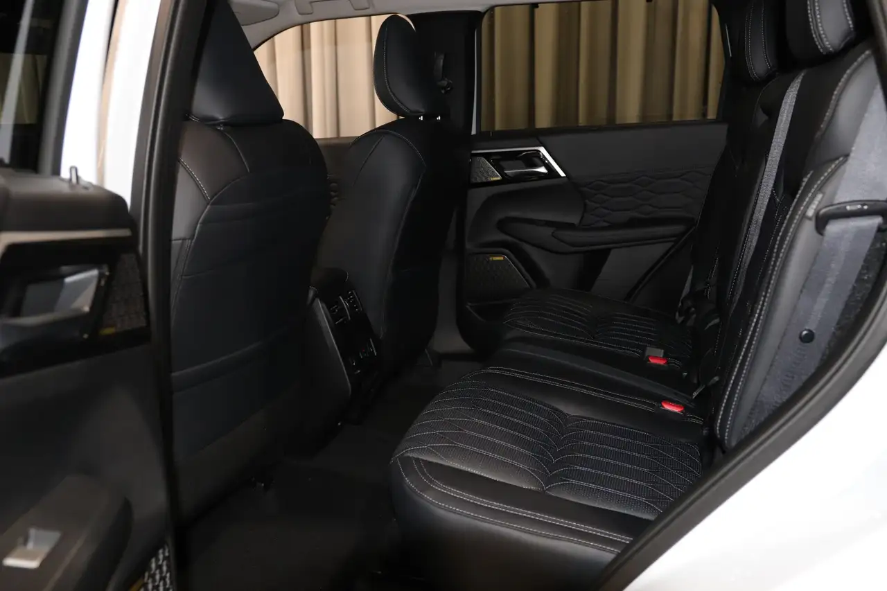 Mitsubishi Outlander снимка Mitsubishi Outlander