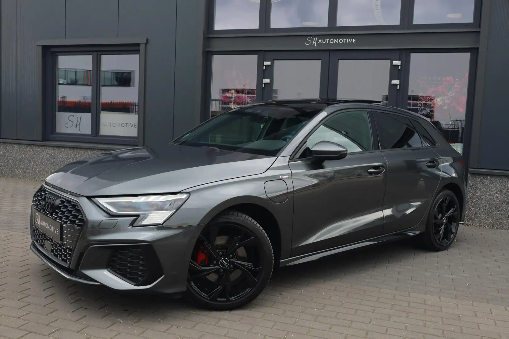Audi A3 Sportback 40 TFSI E / PANO / MATRIX / CAMERA / BLA Gris - 2