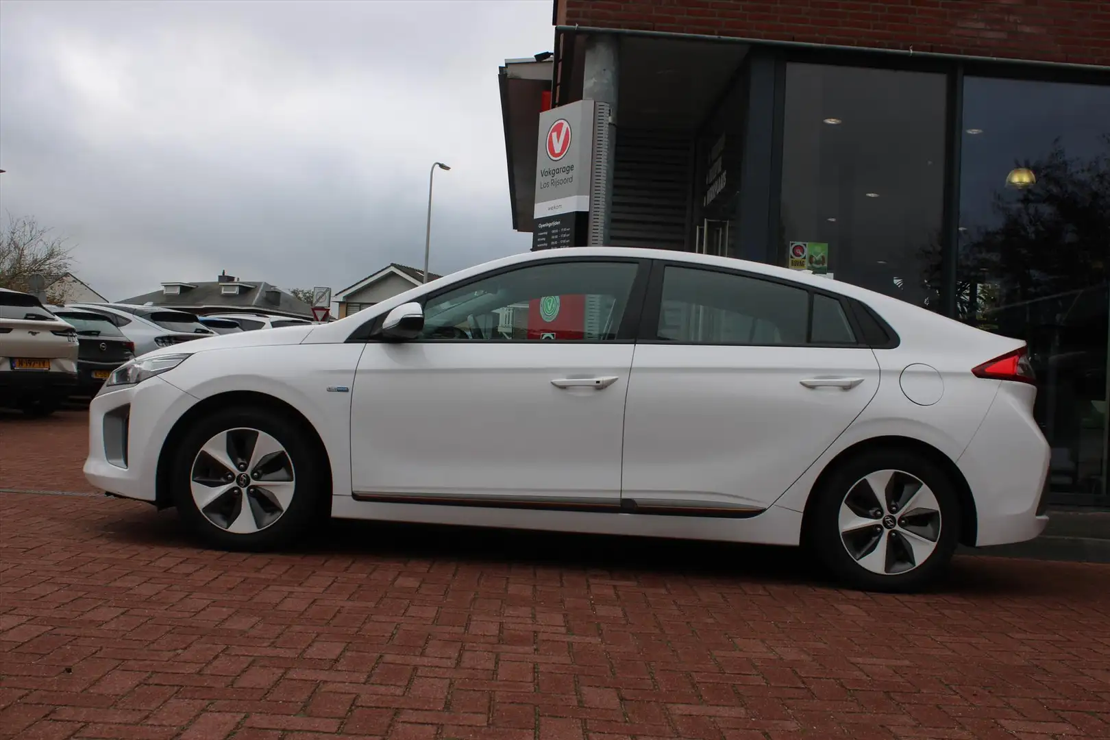 Hyundai IONIQ EV *Comfort* | Carplay | Adaptive Cruise & Climate Blanc - 2
