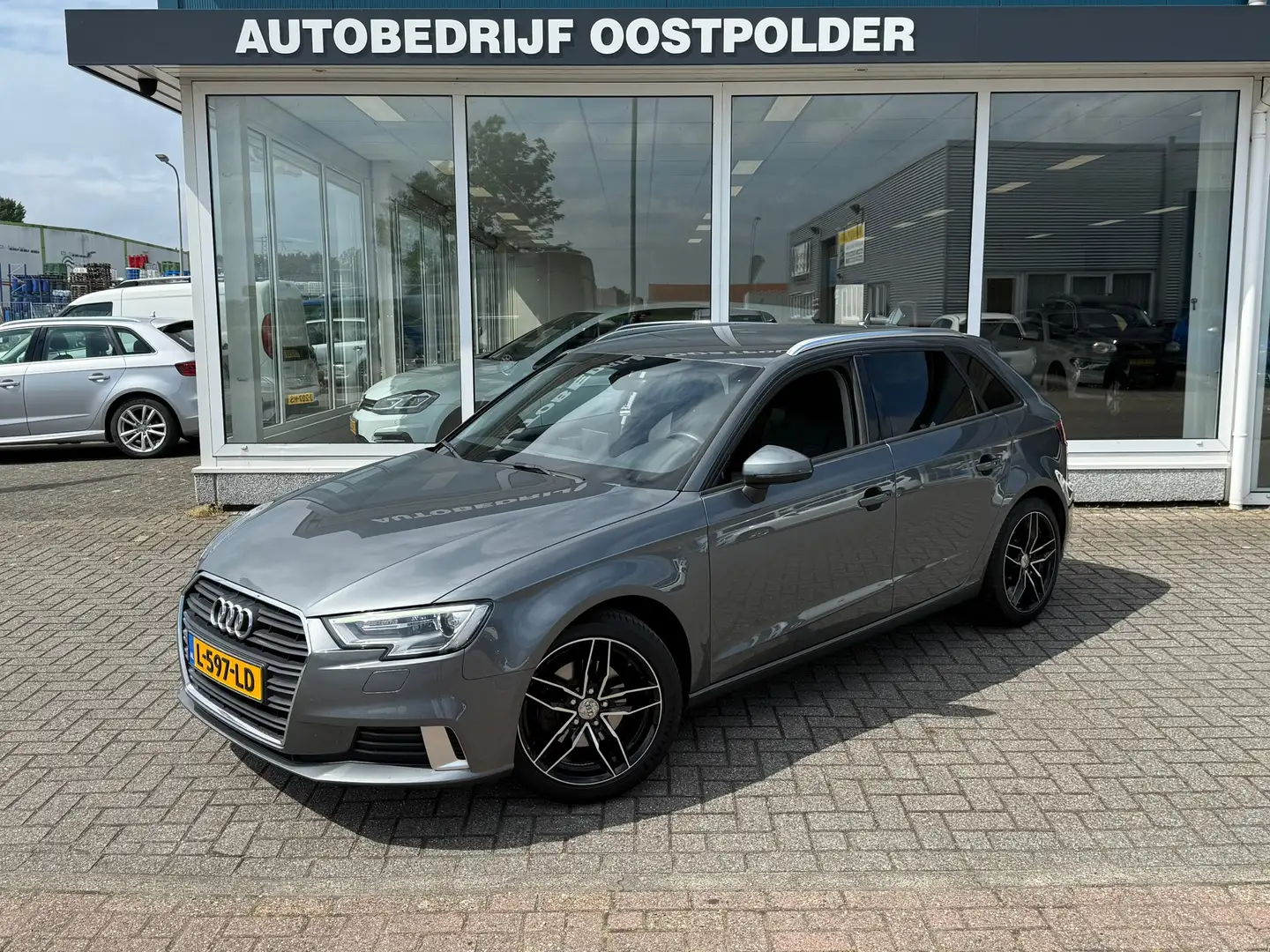Audi A3 Sportback 1.4 TFSI CoD Design Pro Line Plus Grijs - 1