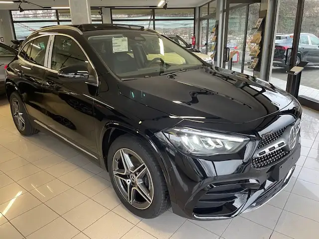 Mercedes-Benz GLA 200 200D 150 CV 7G DCT AMG LINE + TETTO APRIBILE