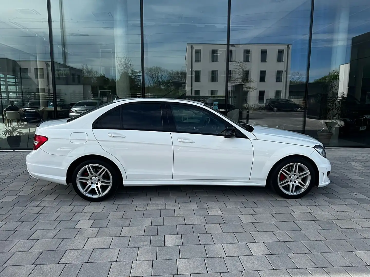 Mercedes-Benz C 350 Avantgarde Aut. *V6* Weiß - 2