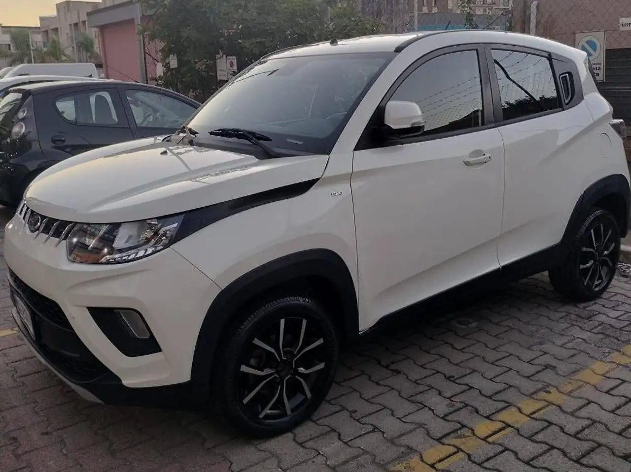 Mahindra KUV100