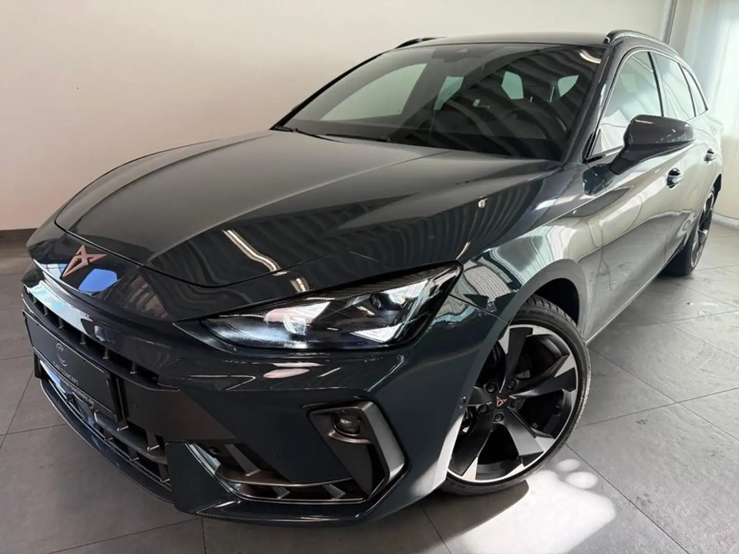 CUPRA Leon ST 1.5 eTSI DSG EDGE DYNAMIC MATRIX IDP 5J Blau - 1
