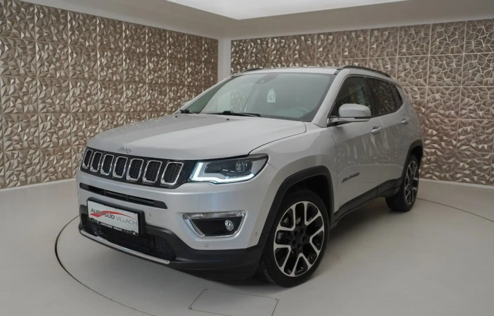 Jeep Compass 1,6 MultiJet FWD 6MT Limited Grau - 1