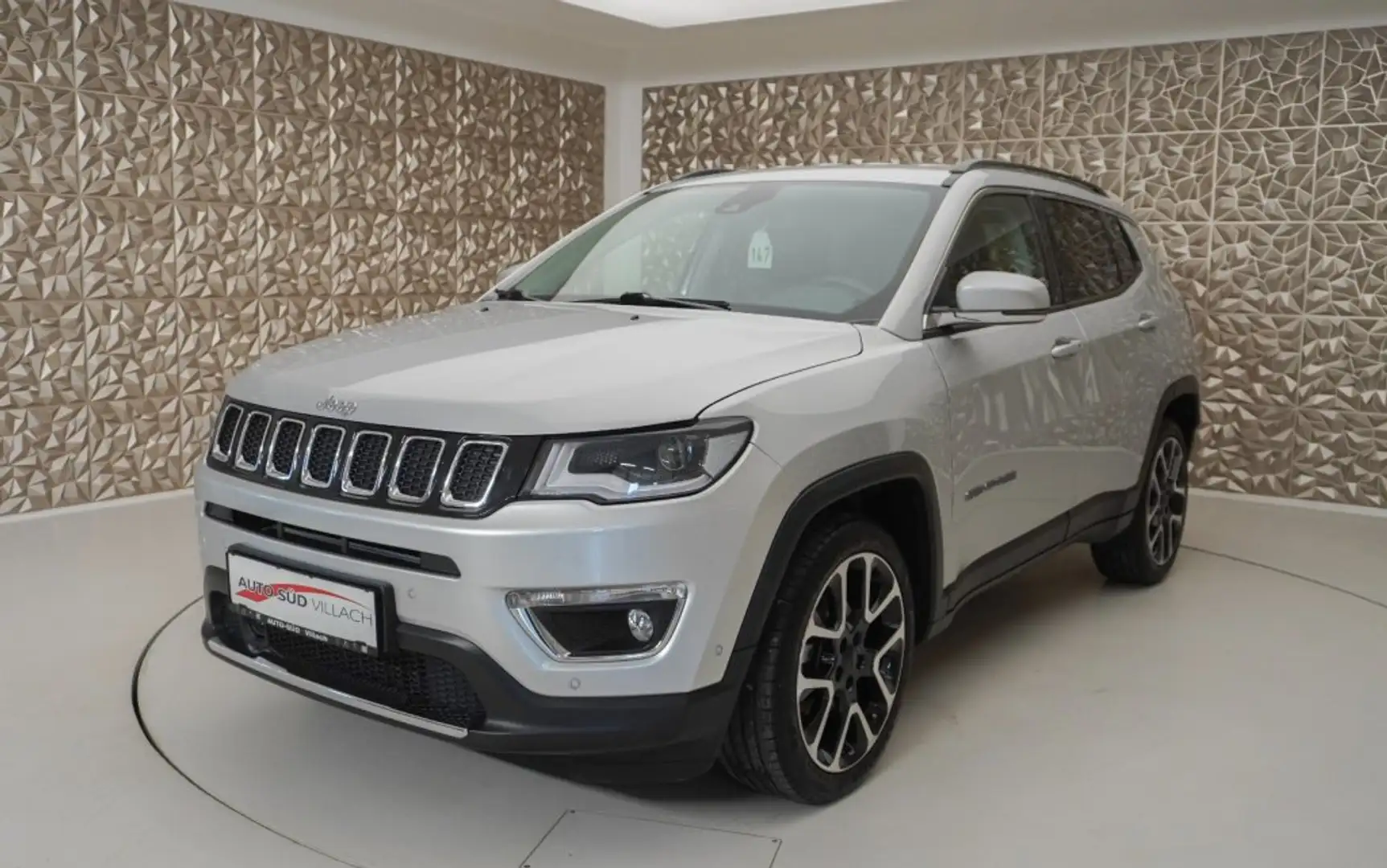 Jeep Compass 1,6 MultiJet FWD 6MT Limited Grau - 2