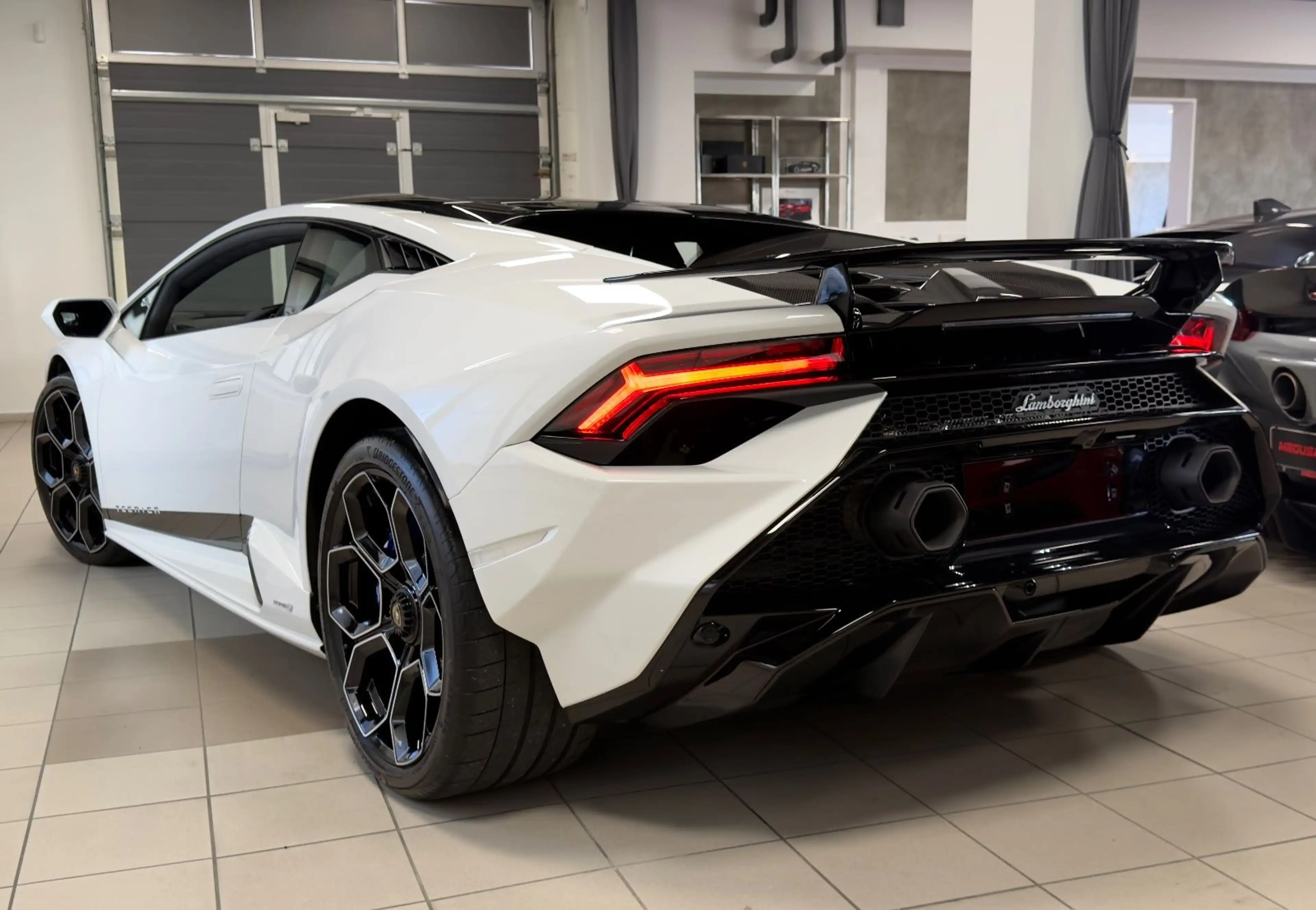 Lamborghini Huracán HURACAN TECNICA CARBON EXT&INT SENSONUM FULLOPT! — photo 7