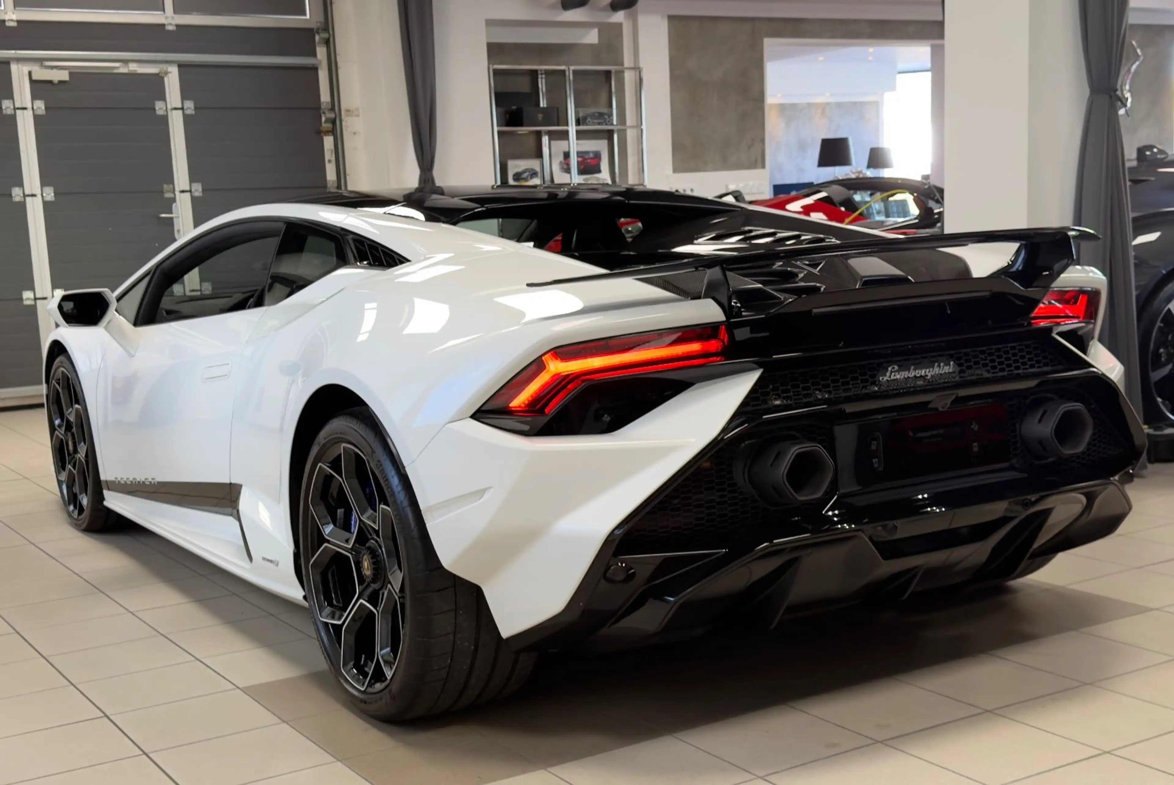 Lamborghini Huracán HURACAN TECNICA CARBON EXT&INT SENSONUM FULLOPT! — photo 10