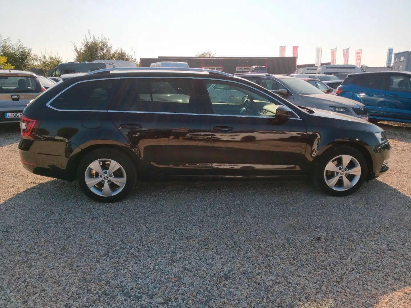 Skoda Octavia Combi Style CNG Navi LED Klima SHZ Noir - 2