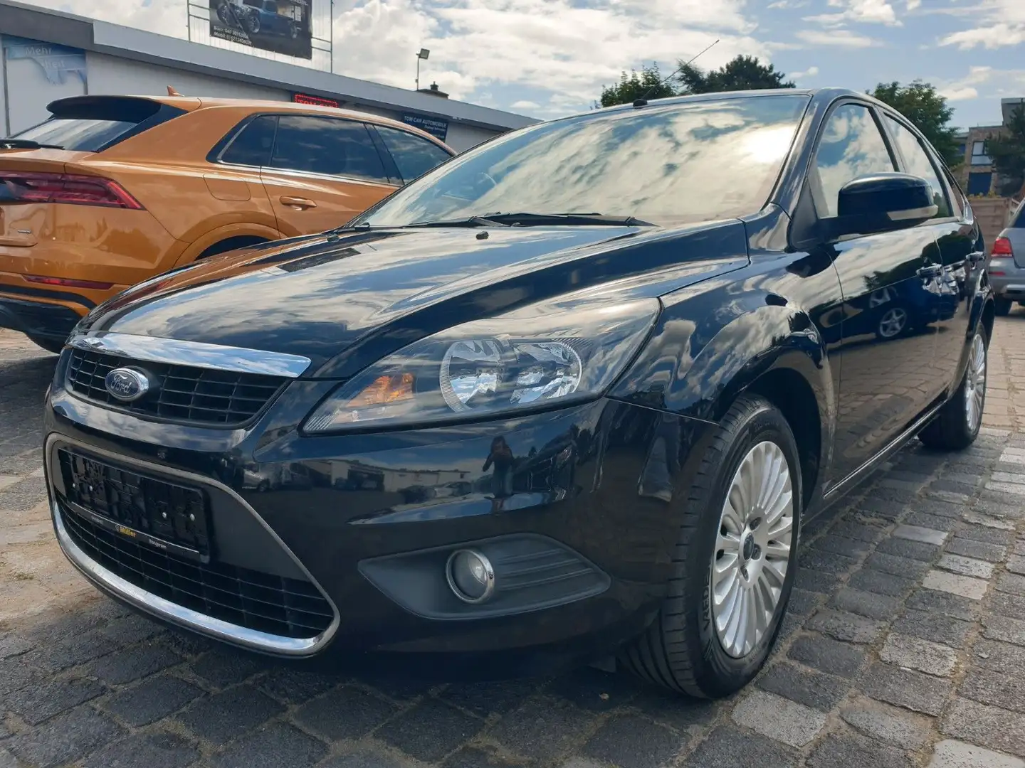 Ford Focus Lim. Titanium*SHZ*AHK*Tempomat*Klima*Navi Černá - 1