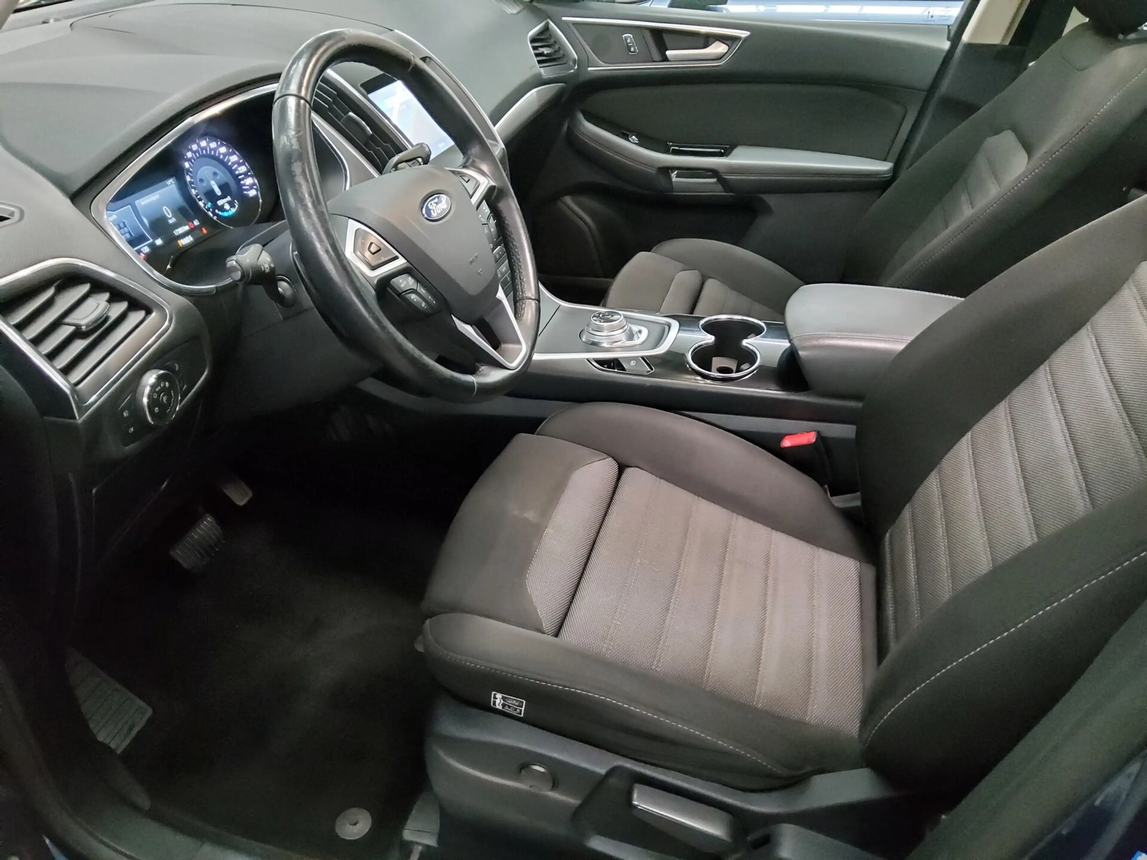 Ford Galaxy — photo 8