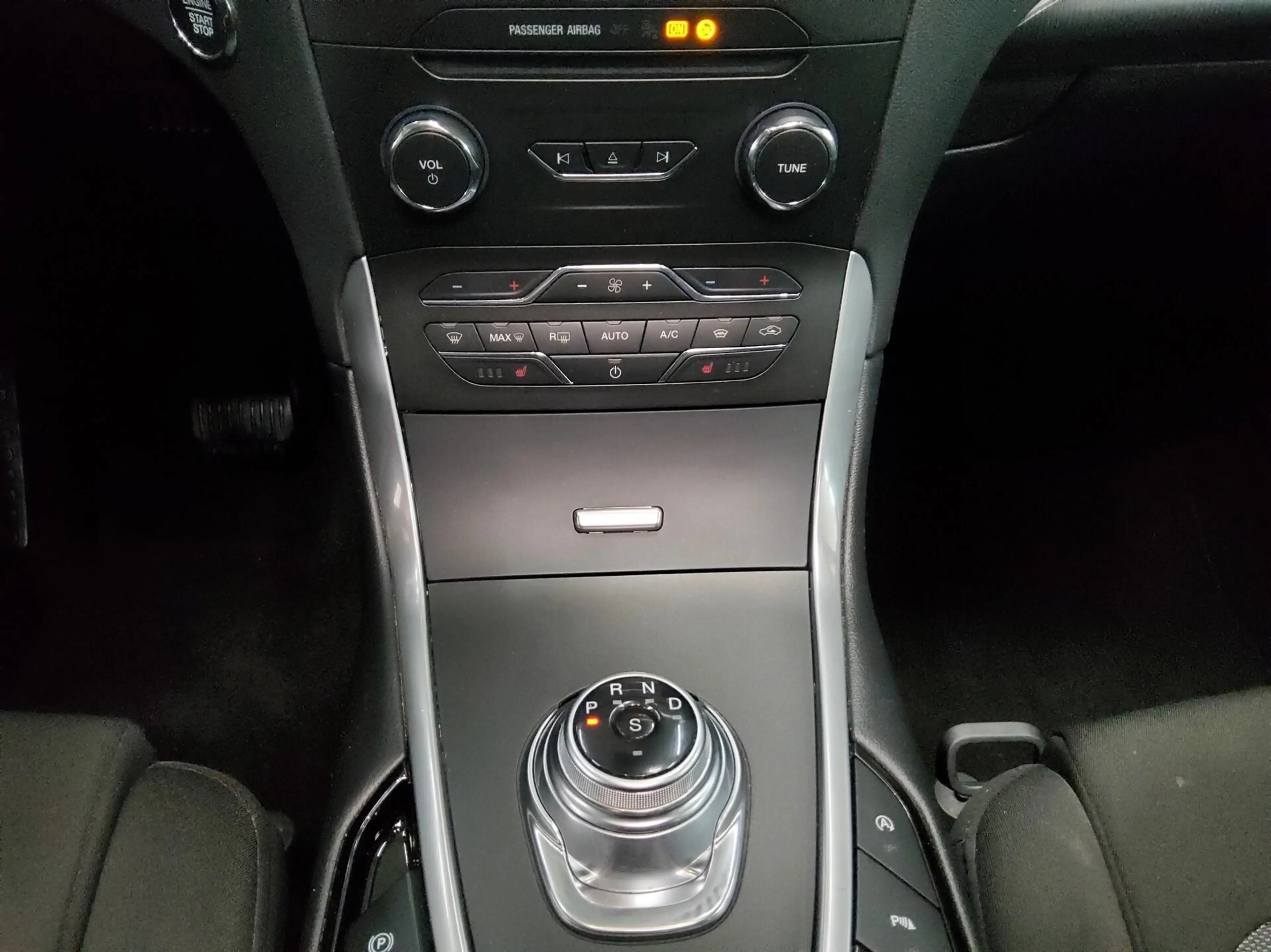 Ford Galaxy — photo 6