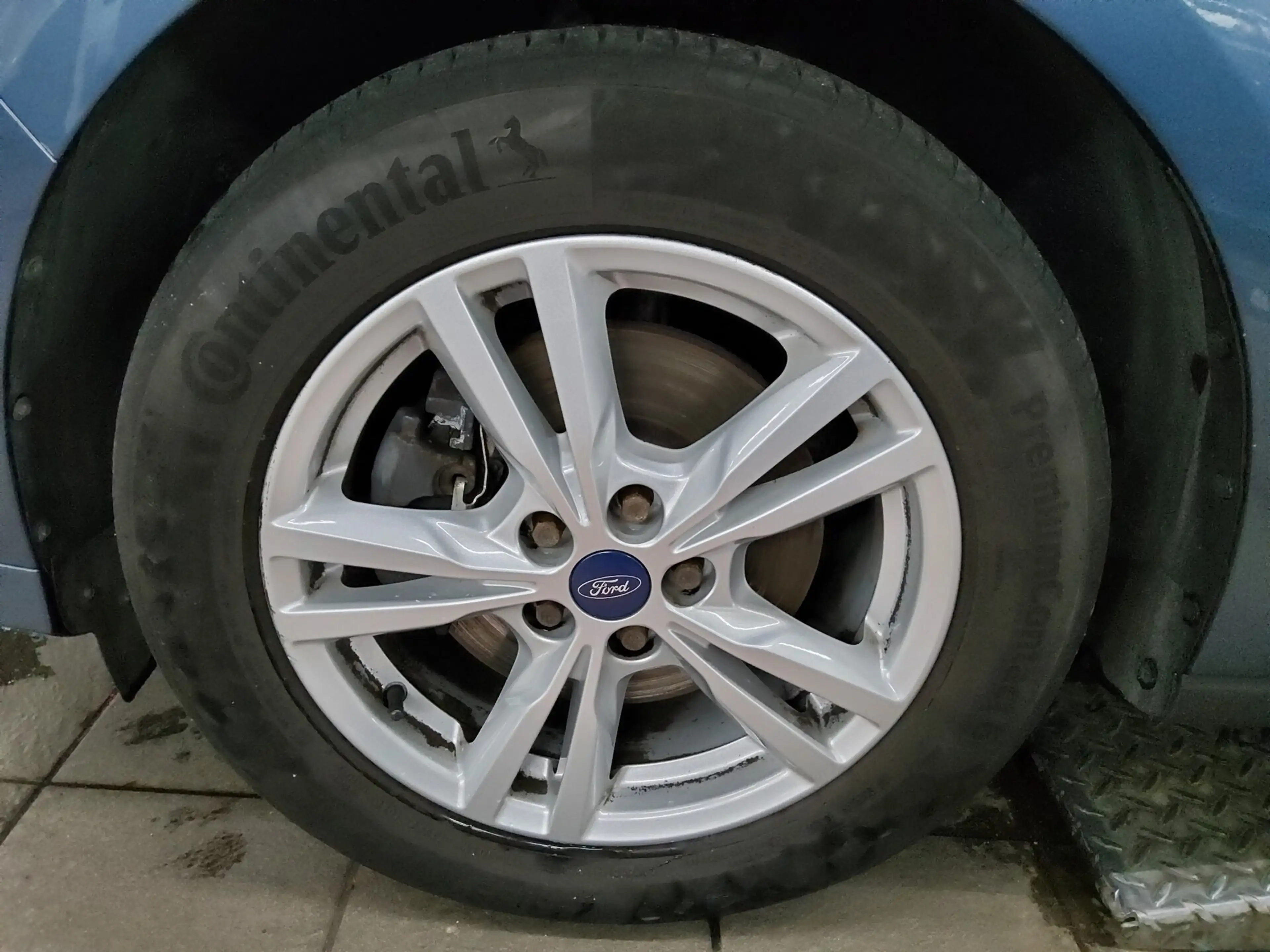 Ford Galaxy — photo 10