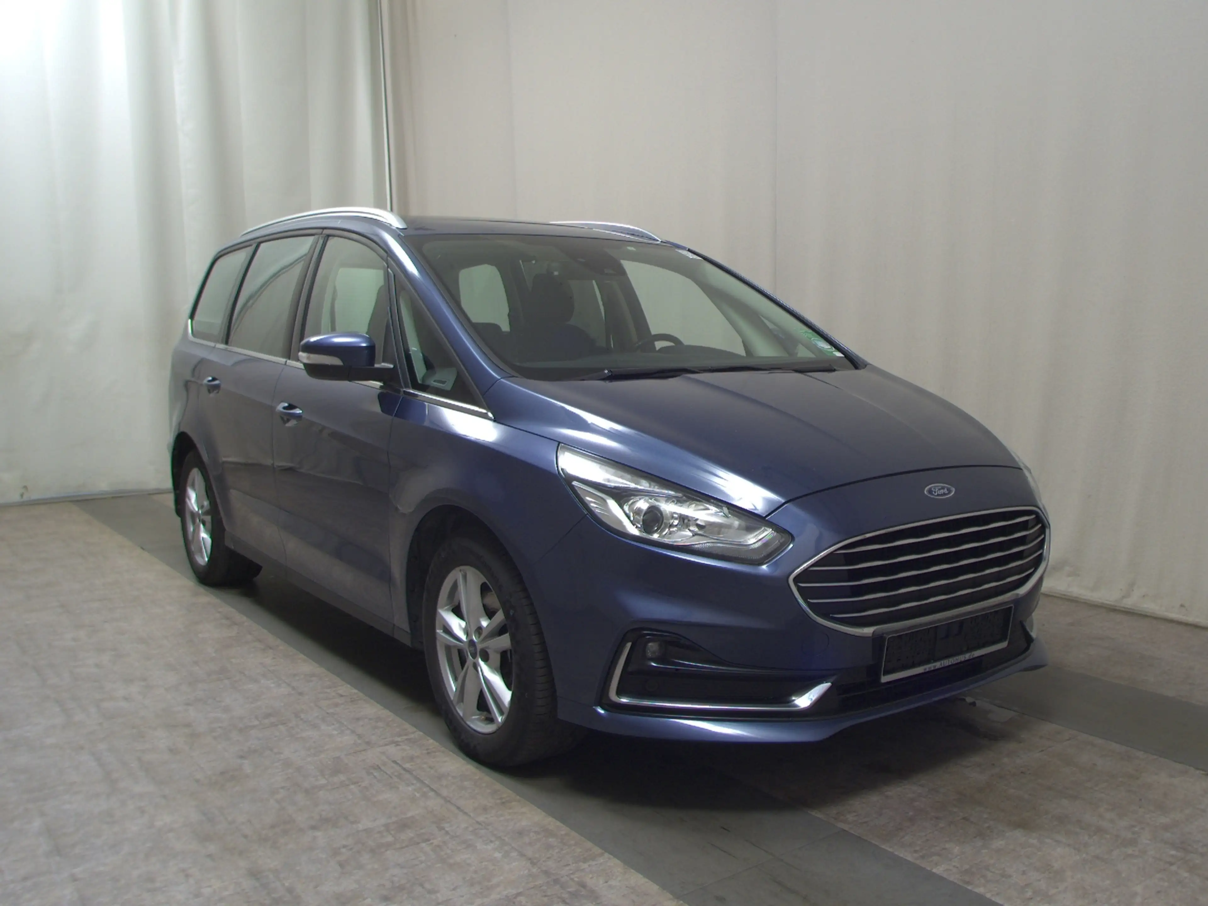 Ford Galaxy — photo 3