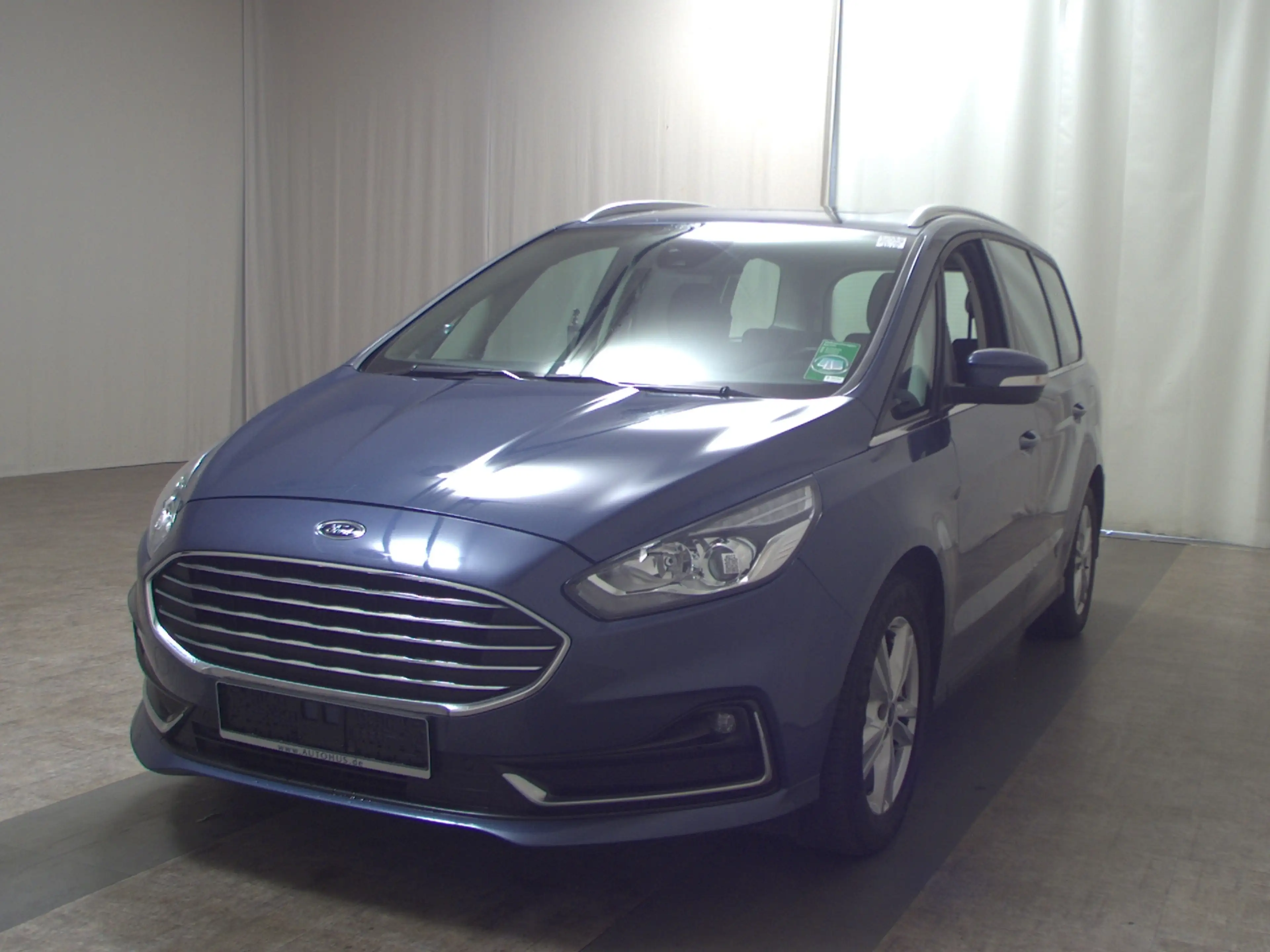 Ford Galaxy — photo 2