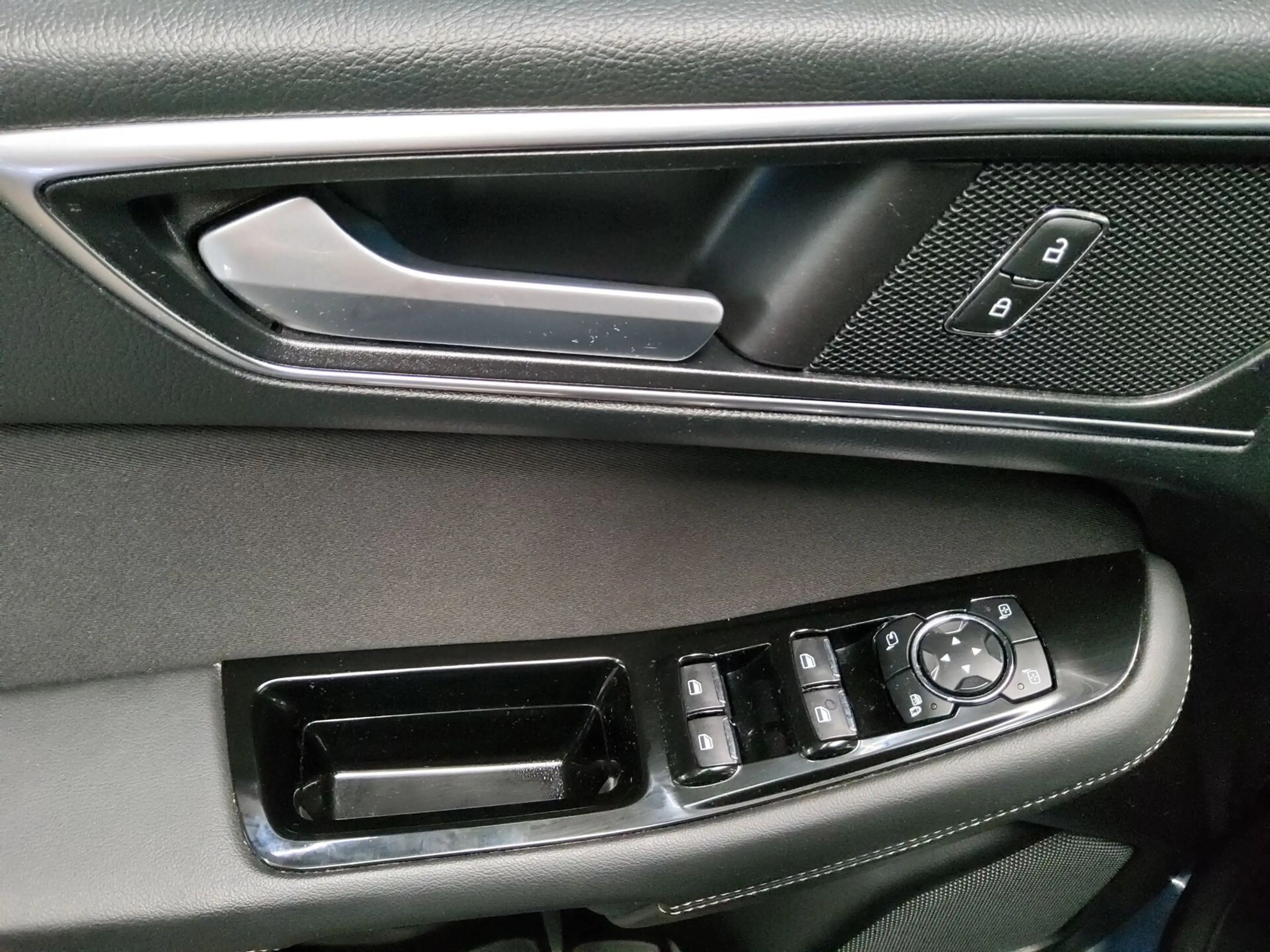 Ford Galaxy — photo 9