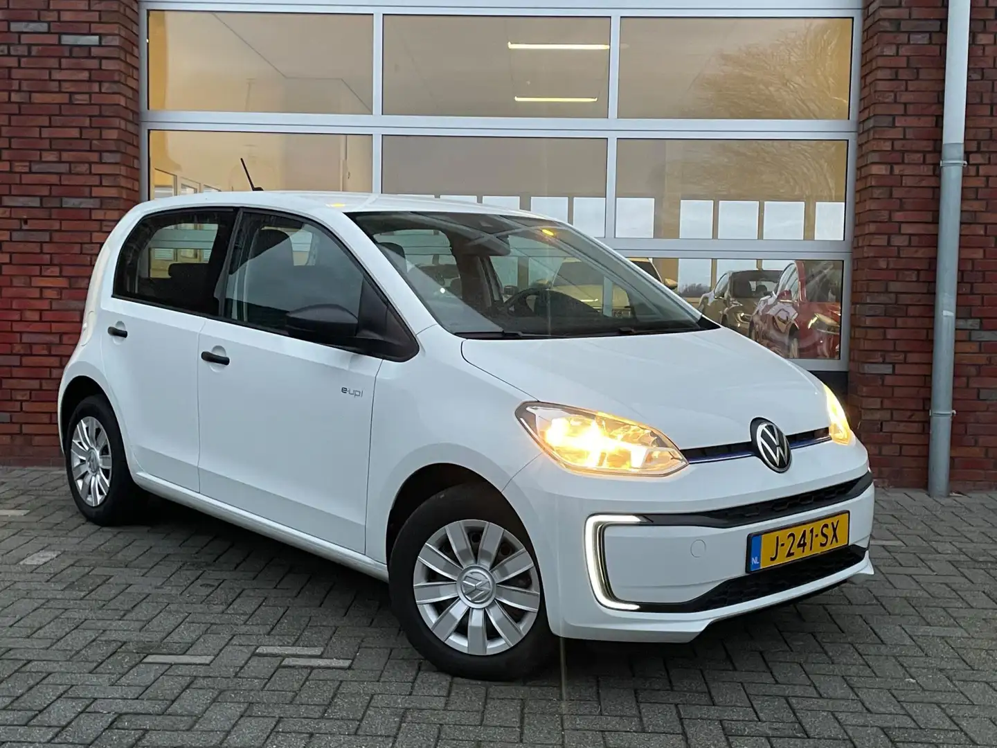Volkswagen e-up! E-up! | SOH 92% | Facelift | 260km WLTP | CCS Opla Wit - 2