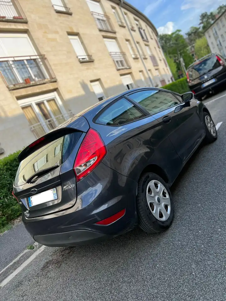 Ford Fiesta 3 portes — photo 6