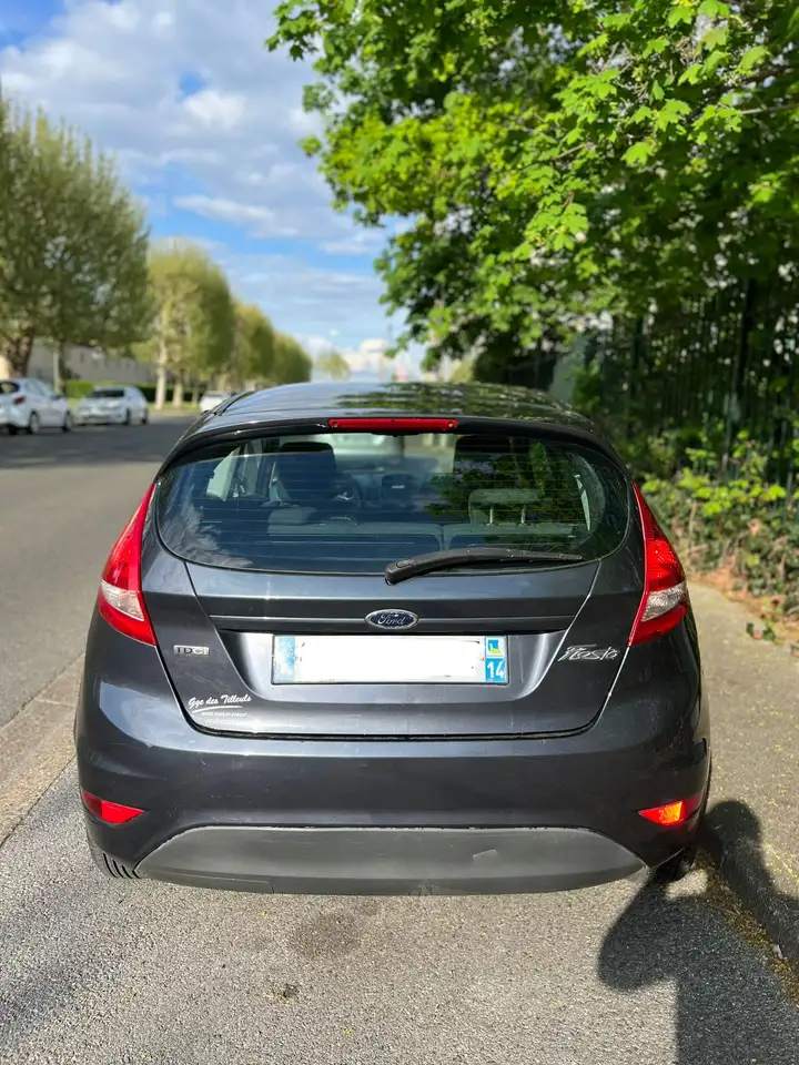Ford Fiesta 3 portes — photo 2
