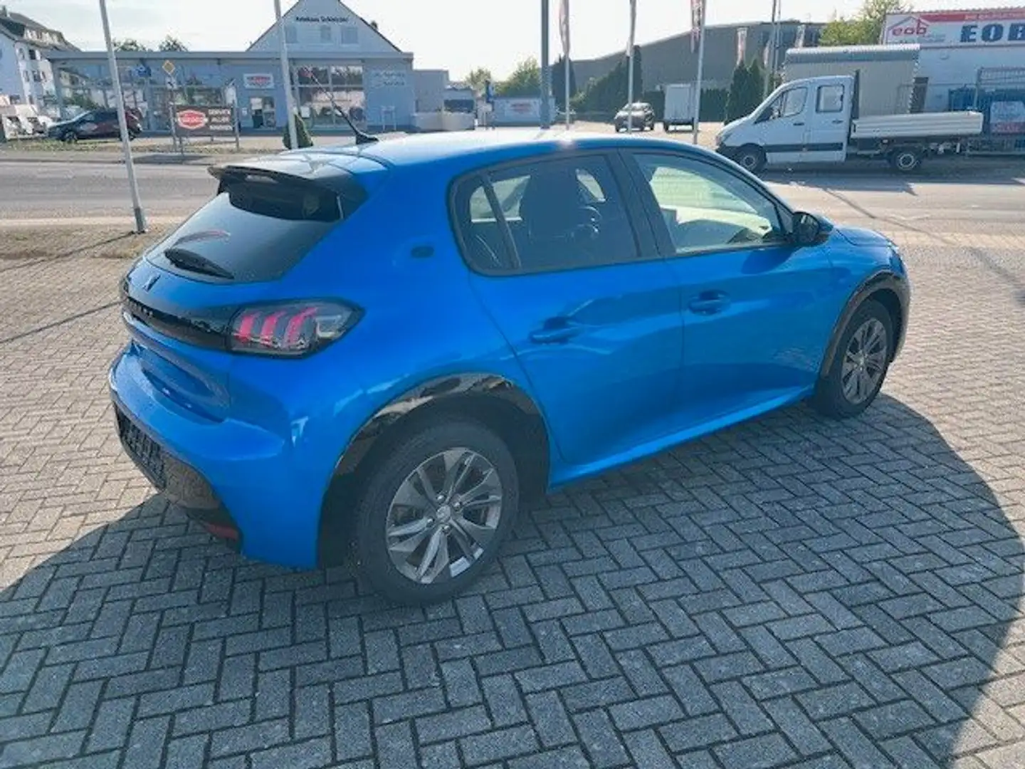 Peugeot 208 e- Allure Pack Blau - 2