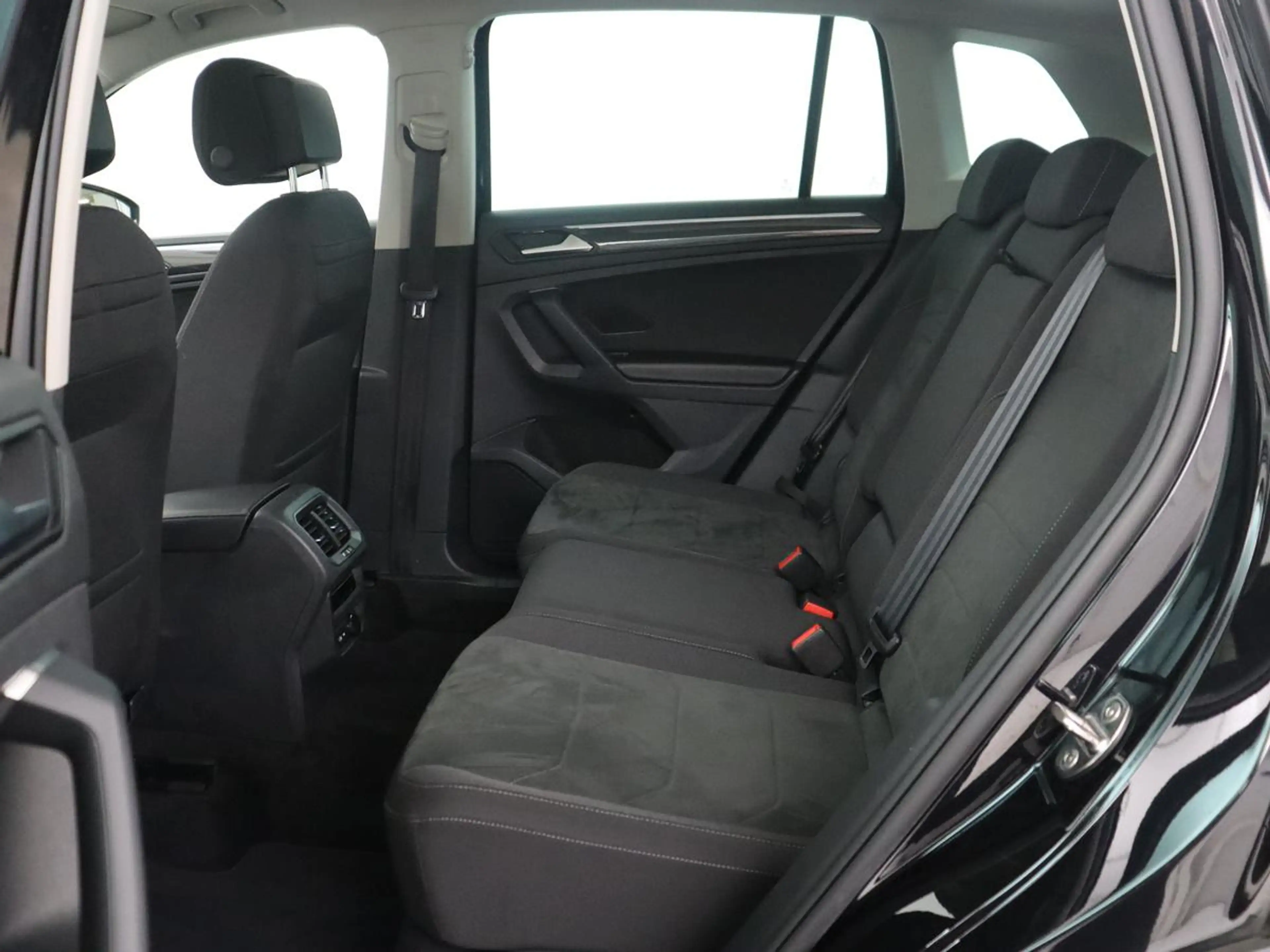 Volkswagen Tiguan 1.5 TSI Elegance | Panoramadak | Adaptive cruise | — photo 8
