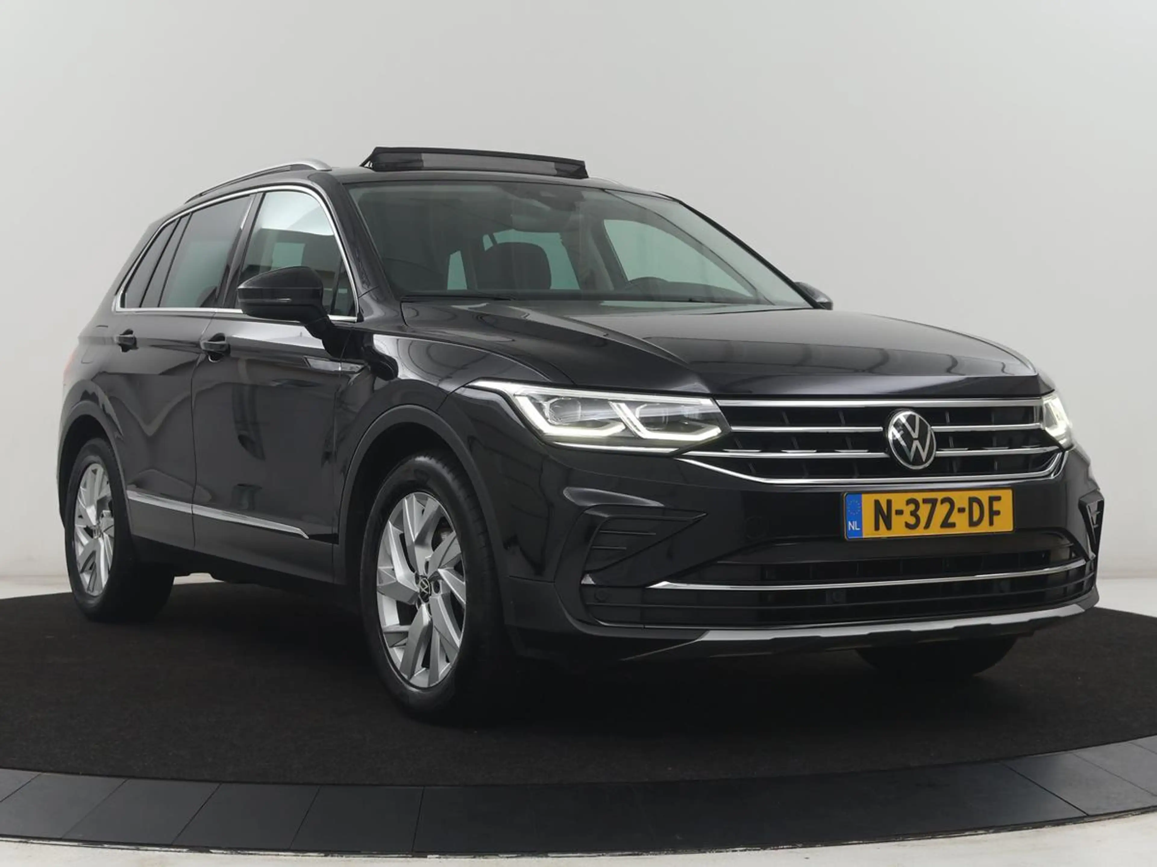 Volkswagen Tiguan 1.5 TSI Elegance | Panoramadak | Adaptive cruise | — photo 43