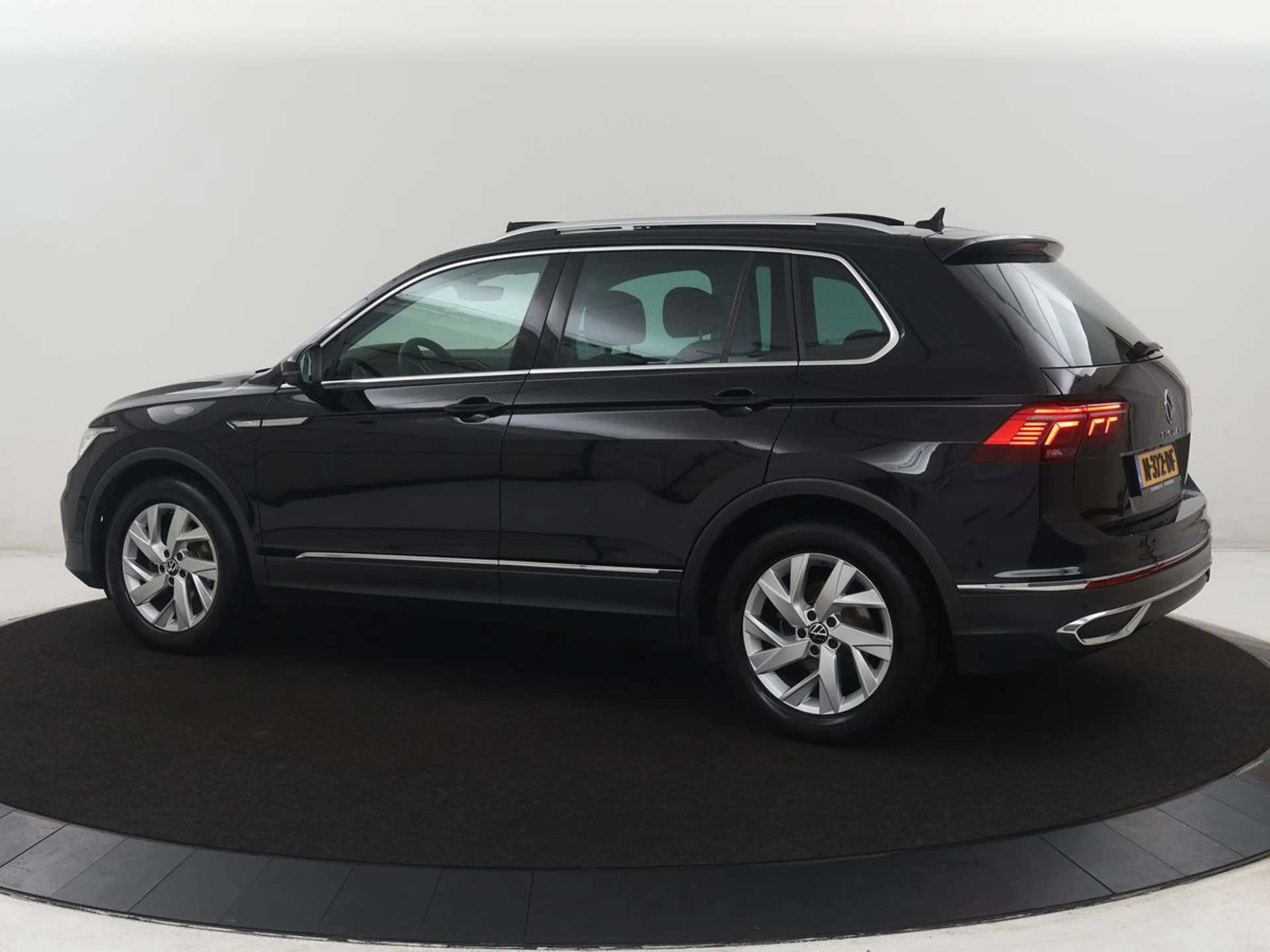 Volkswagen Tiguan 1.5 TSI Elegance | Panoramadak | Adaptive cruise | — photo 2