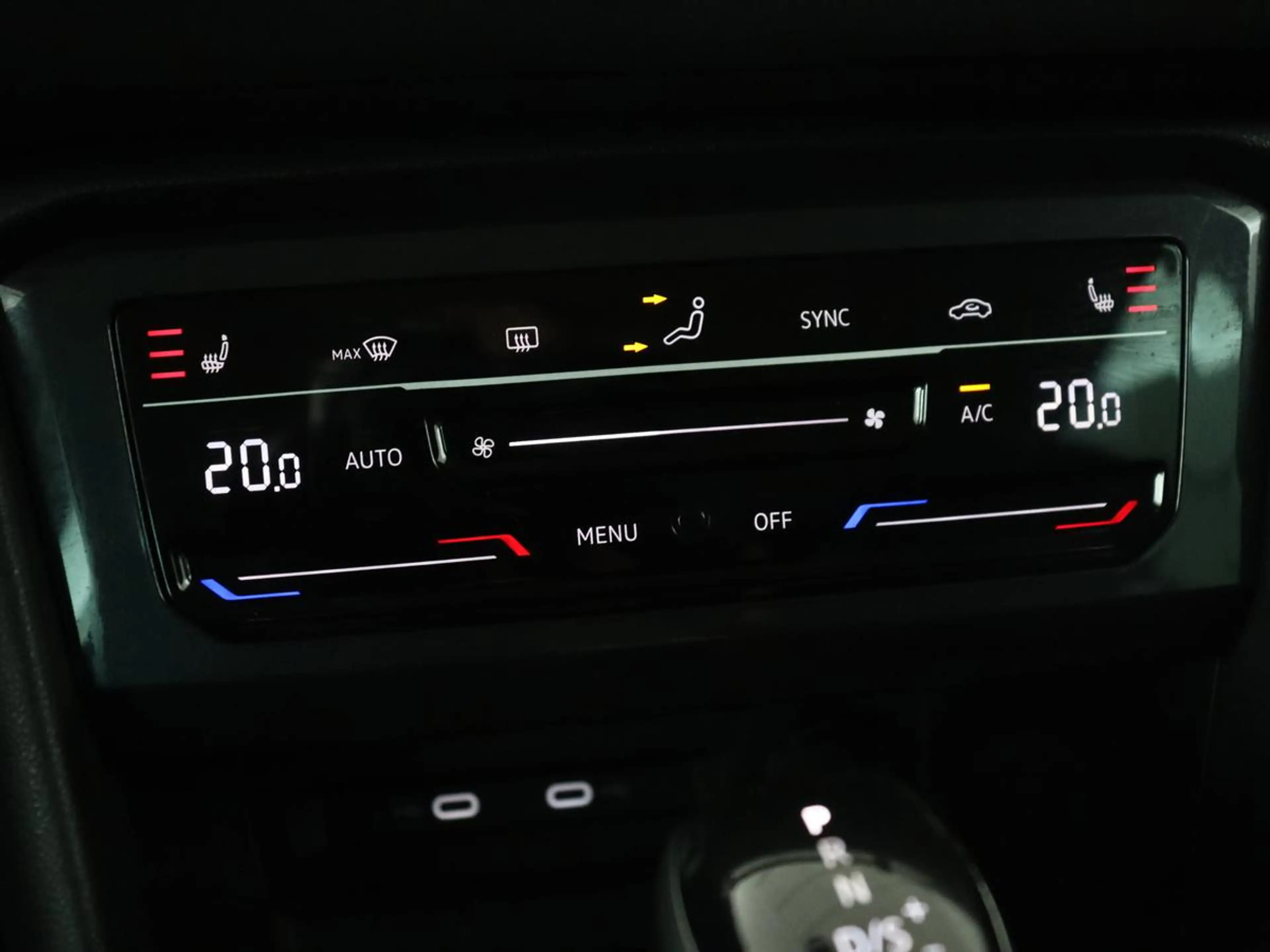 Volkswagen Tiguan 1.5 TSI Elegance | Panoramadak | Adaptive cruise | — photo 36