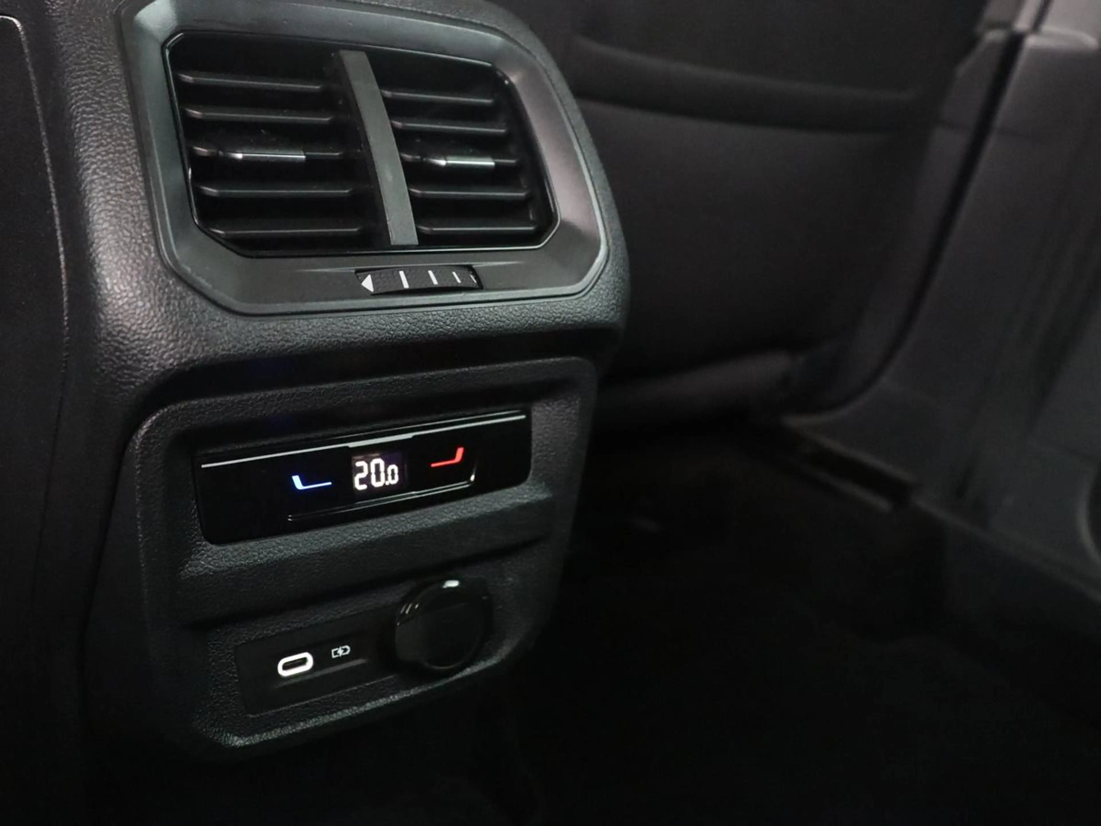 Volkswagen Tiguan 1.5 TSI Elegance | Panoramadak | Adaptive cruise | — photo 37