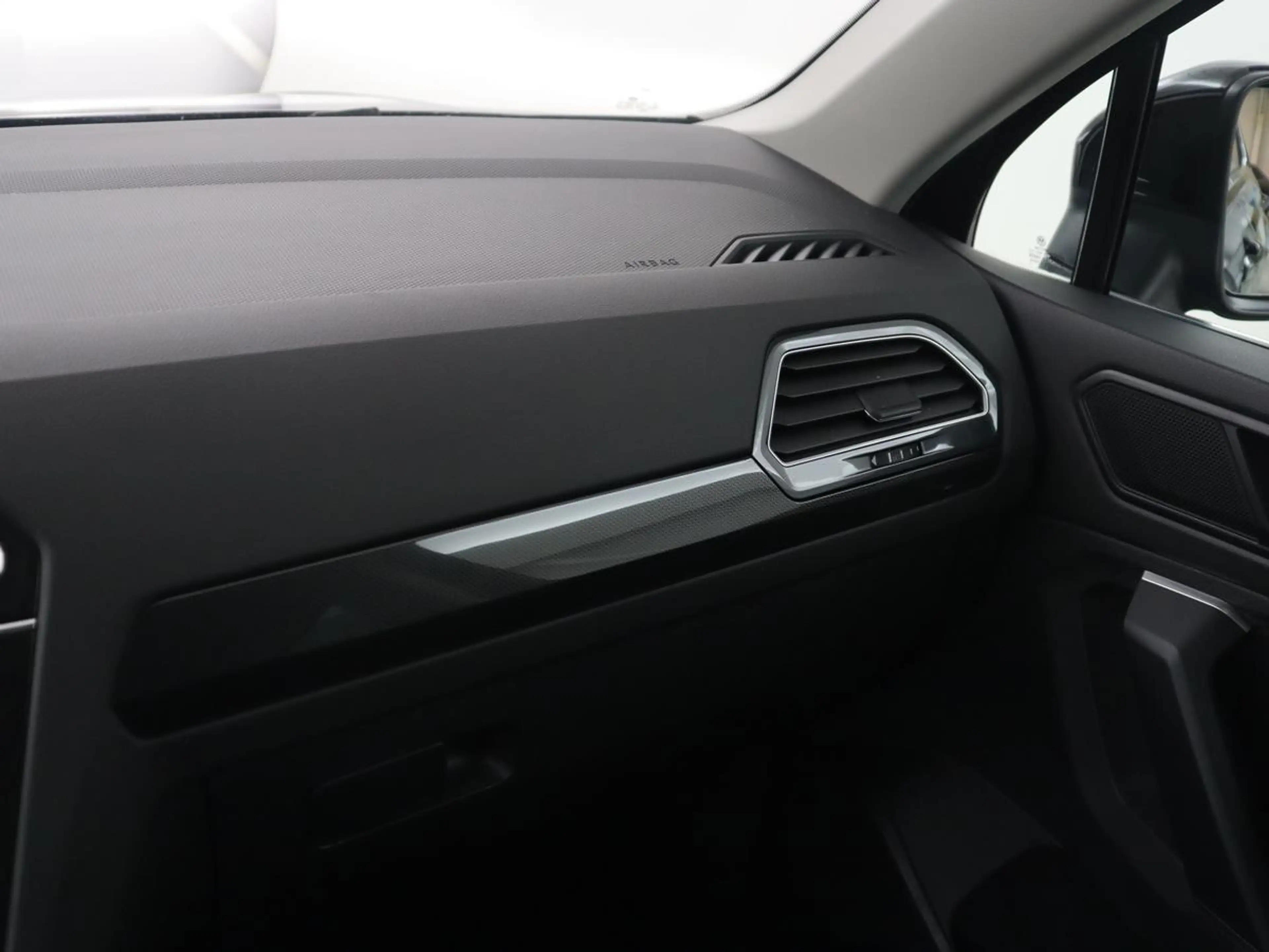 Volkswagen Tiguan 1.5 TSI Elegance | Panoramadak | Adaptive cruise | — photo 32