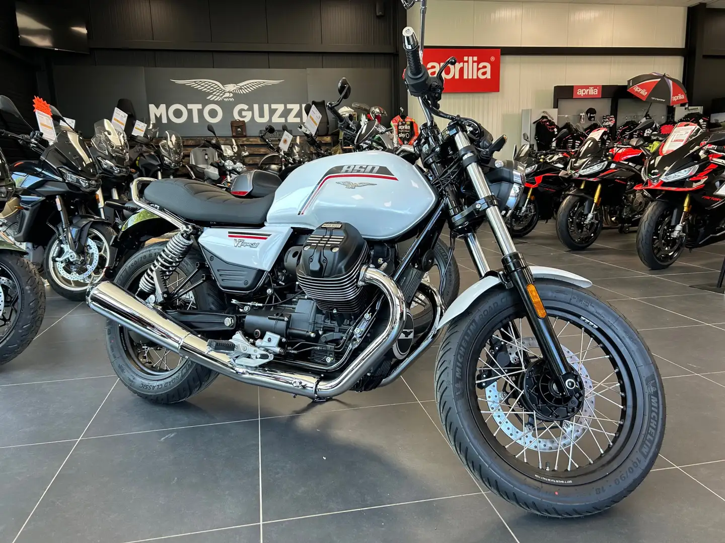 Moto Guzzi V 7 Bianco - 1