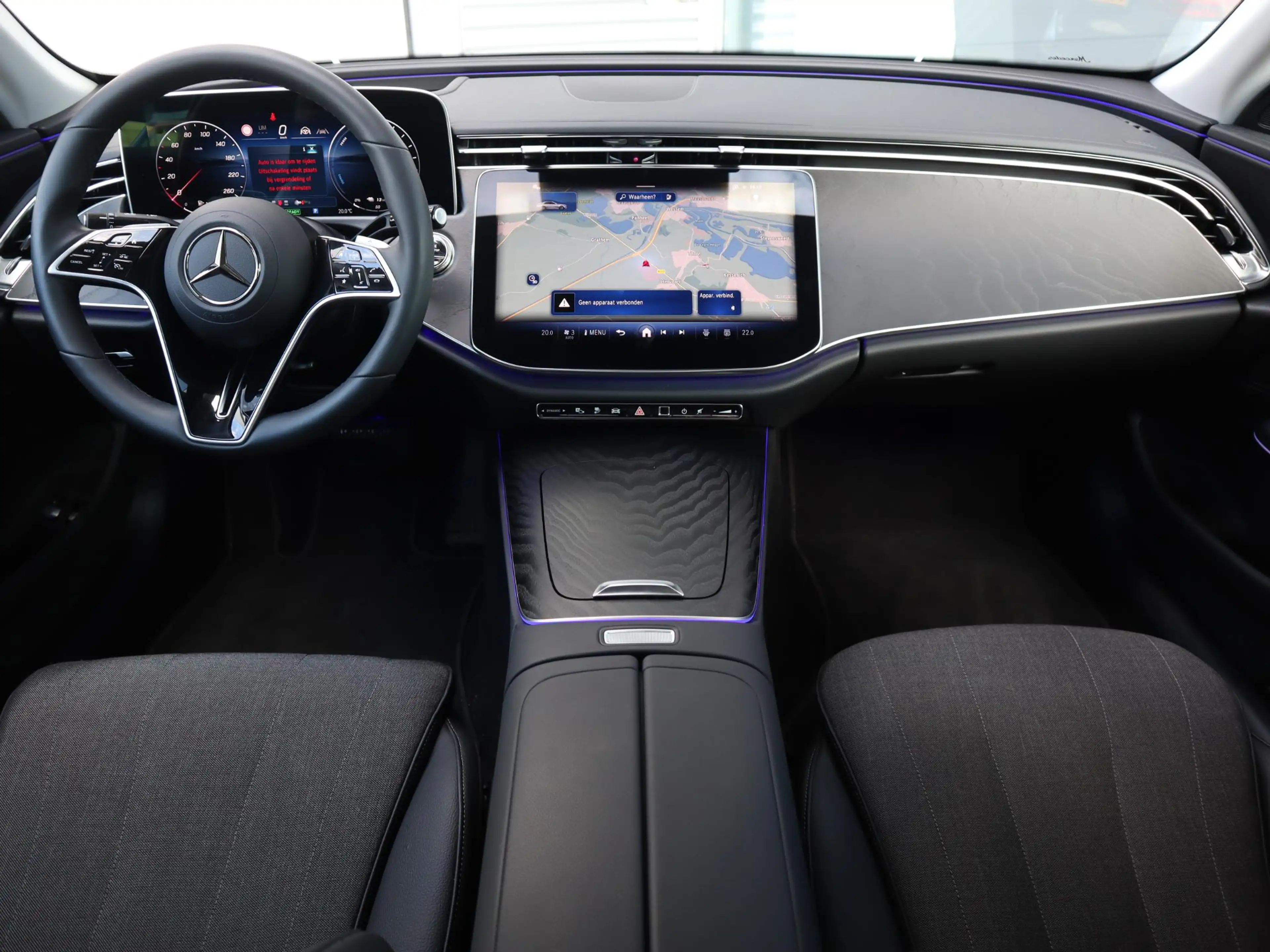 Mercedes-Benz E 300 e Luxury Line — photo 11