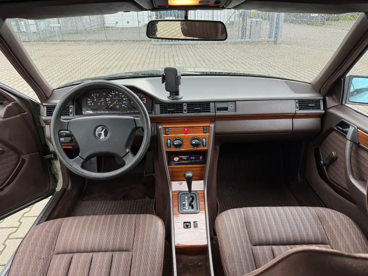 Mercedes-Benz 230 E 68.000 Km !!!, foto 12