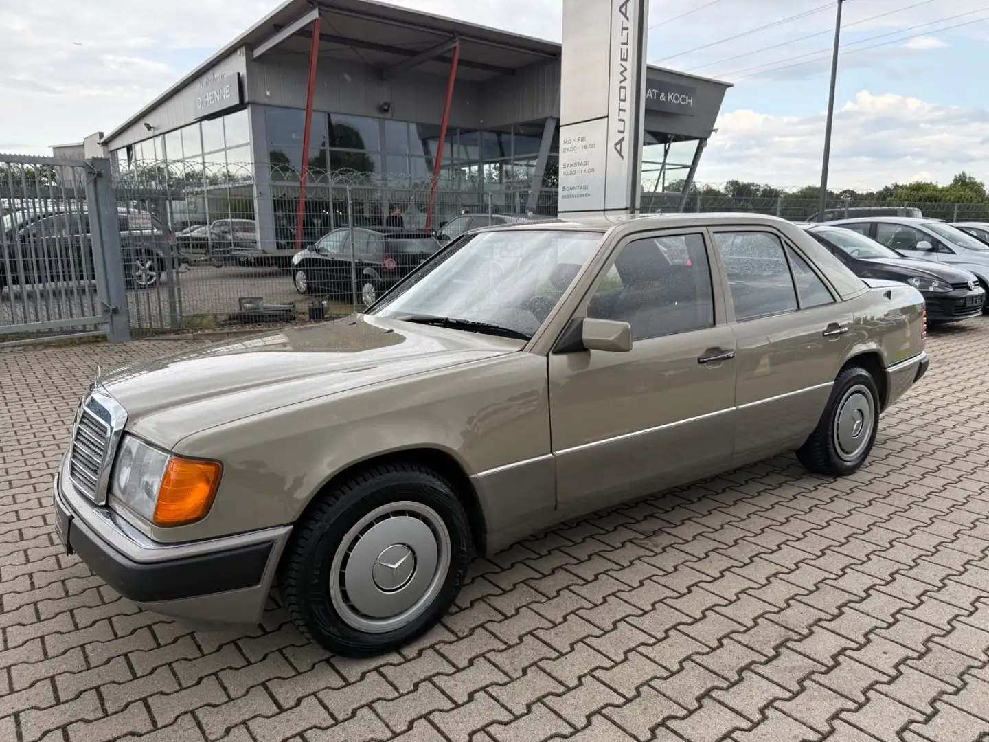 Mercedes-Benz 230 E   68.000 Km !!! Maro - 2