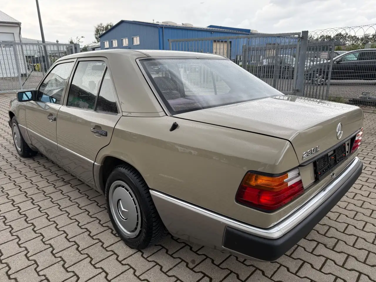 Mercedes-Benz 230 E 68.000 Km !!!, foto 8