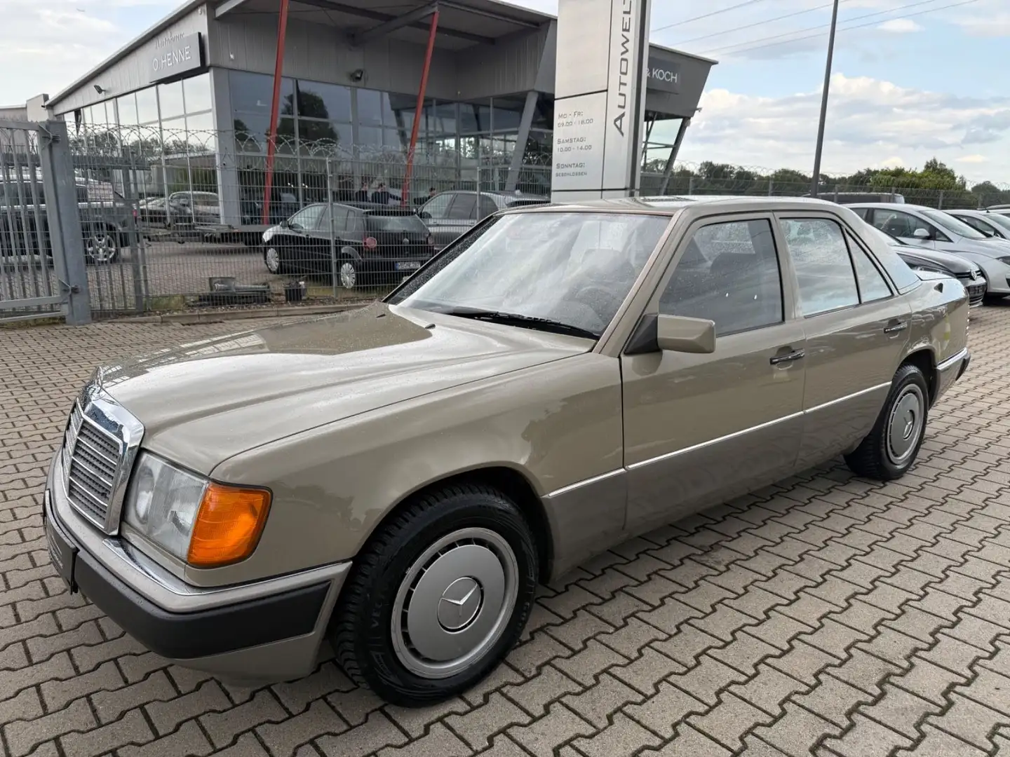 Mercedes-Benz 230 E 68.000 Km !!! Maro - 1