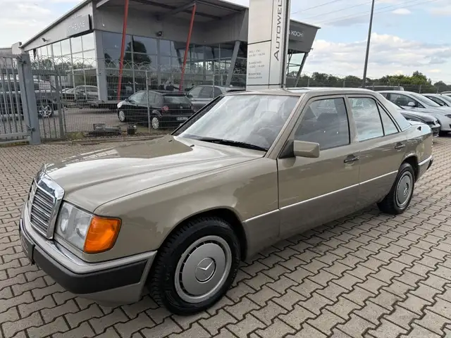 Mercedes-Benz 230 E   68.000 Km !!!